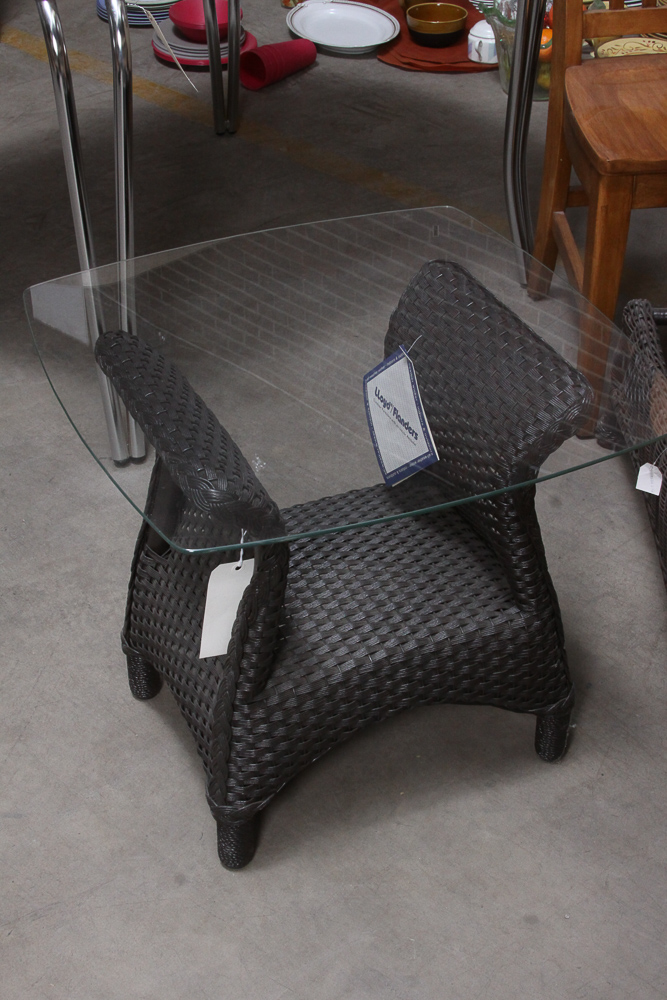 Summer Classics Wicker Patio Chaise Lounge with Lloyd Flanders Side Table