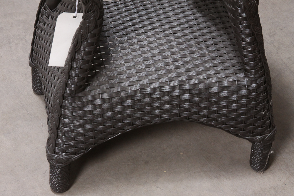 Summer Classics Wicker Patio Chaise Lounge with Lloyd Flanders Side Table