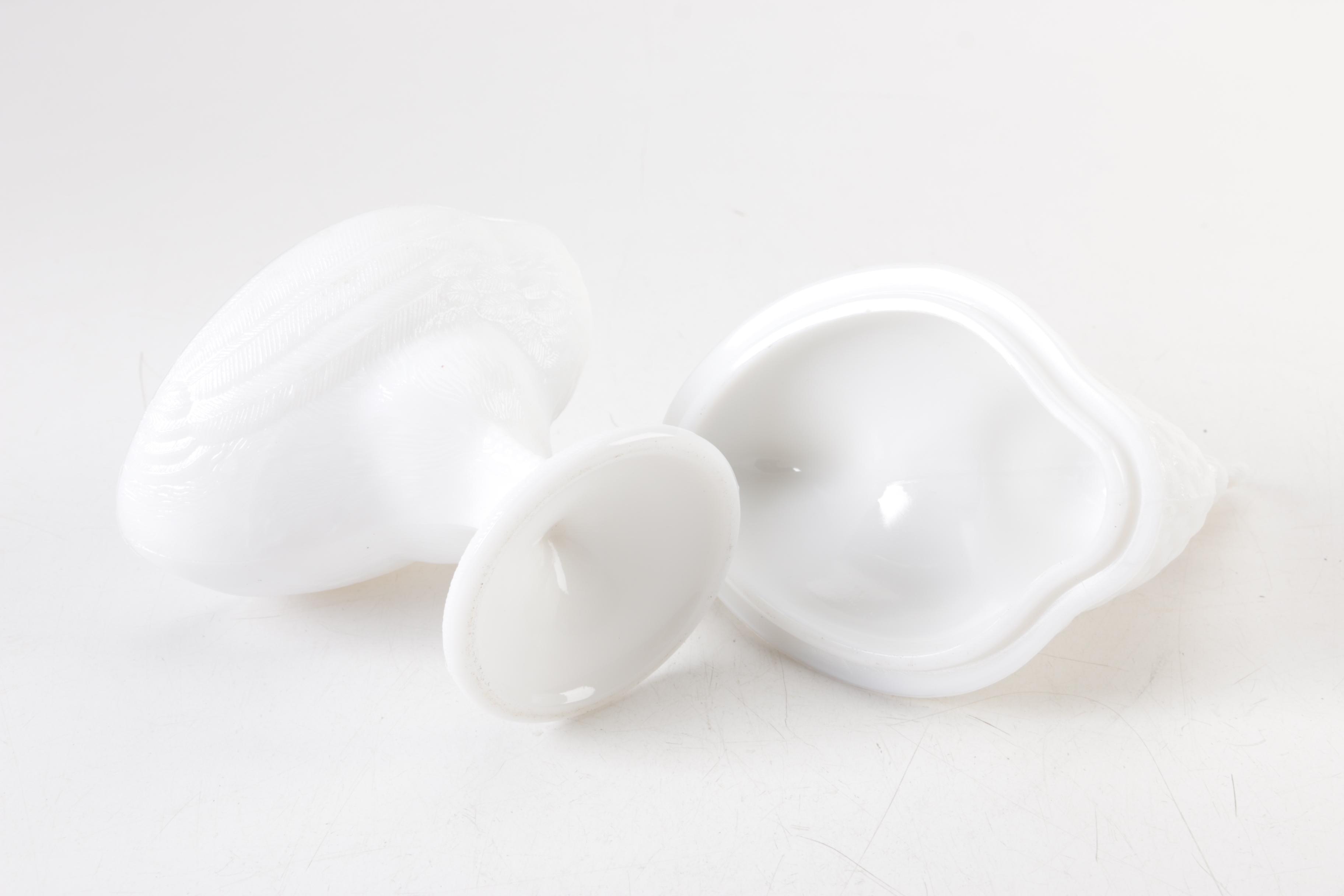 Vintage Westmoreland Milk Glass Rooster Candy Dish with Trivets