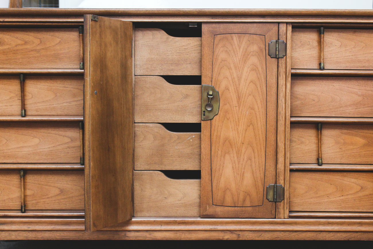 Mid Century Thomasville "Tamerlane" Dresser with Mirror