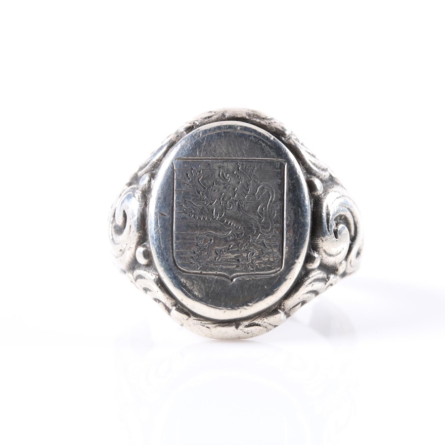 800 Silver Ring With Embossed Lion