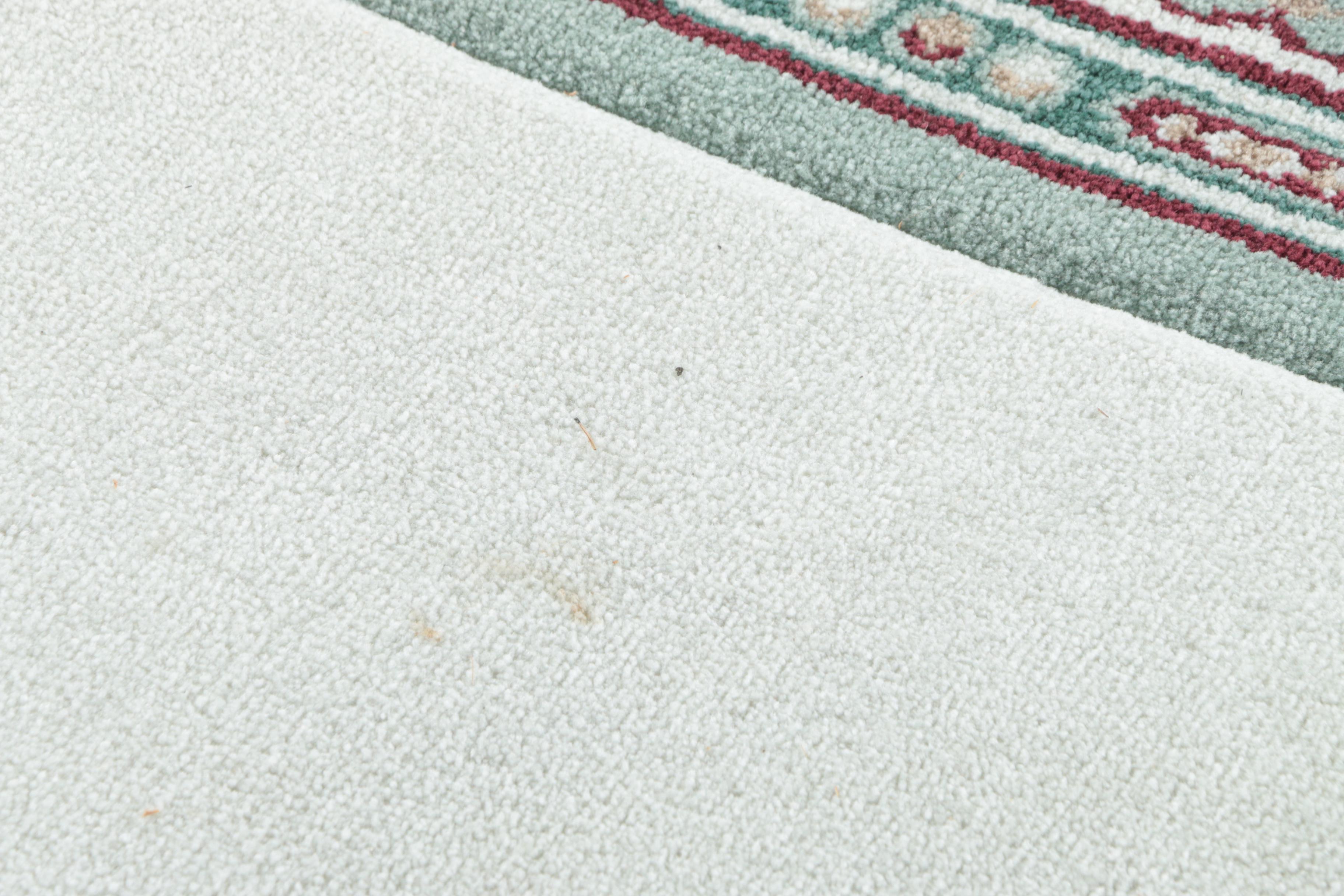 Power-Loomed "Chateau Collection" Area Rug by The Craftsmen of the Heritage Rug