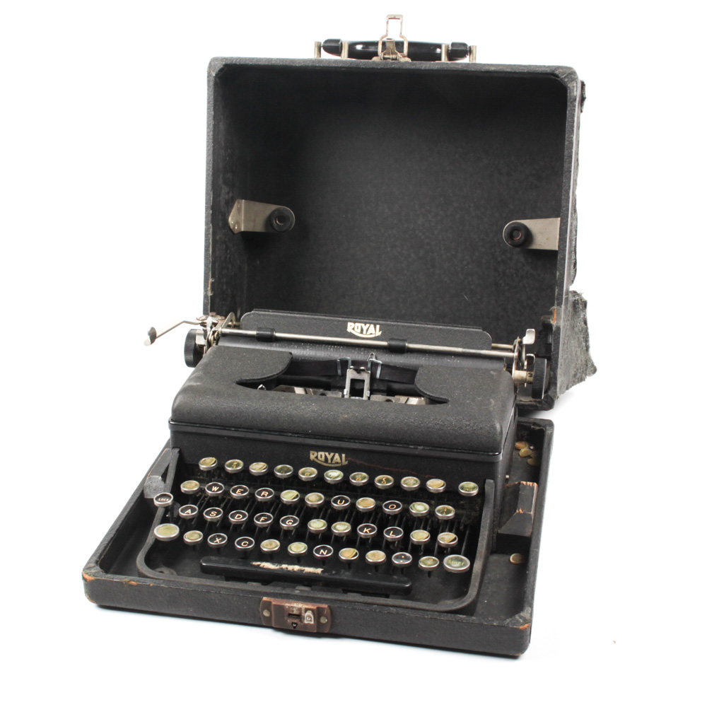 Vintage Royal Typewriter in Case