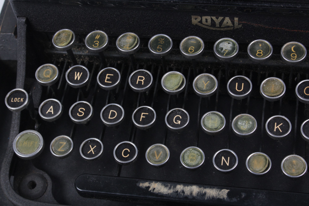 Vintage Royal Typewriter in Case