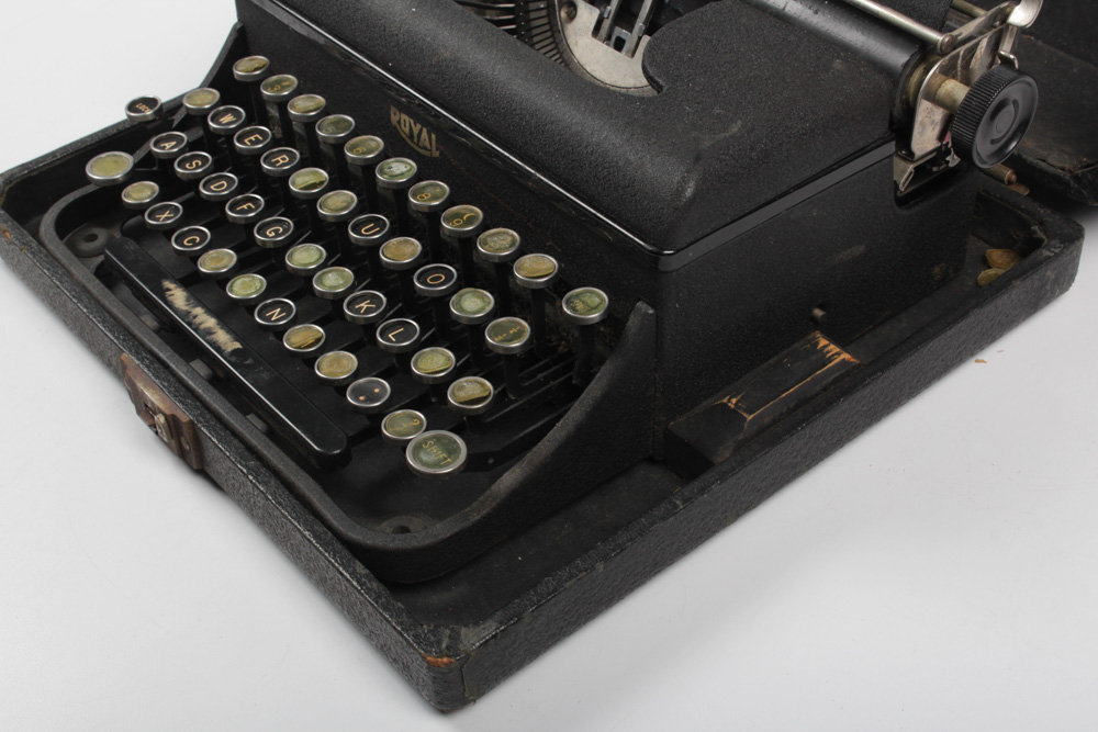 Vintage Royal Typewriter in Case