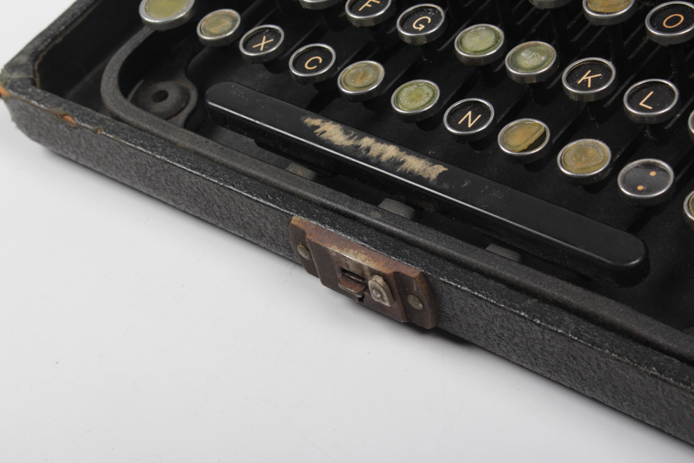 Vintage Royal Typewriter in Case