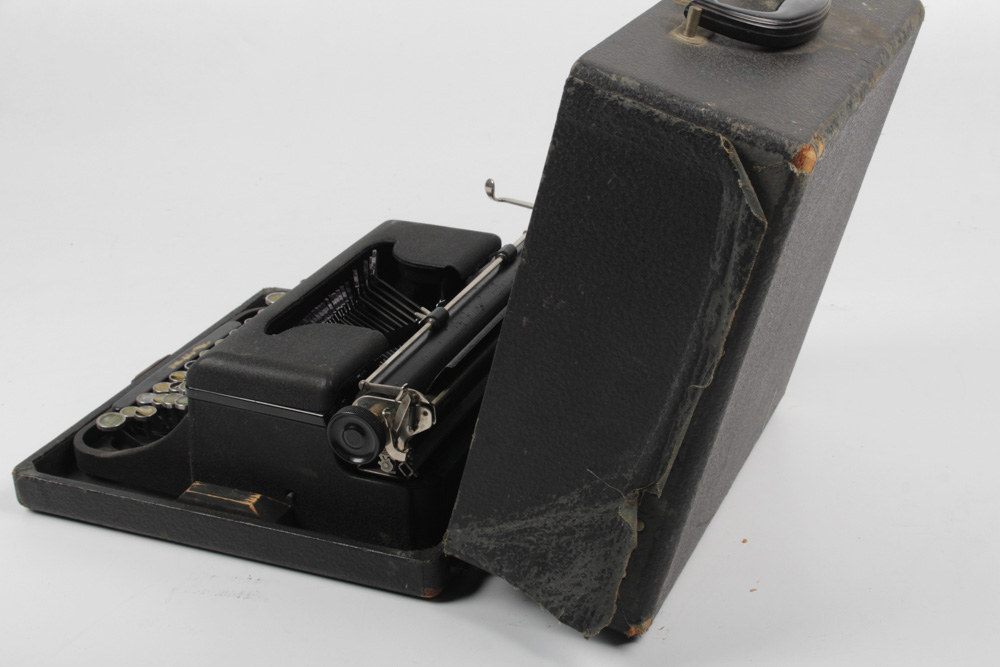 Vintage Royal Typewriter in Case