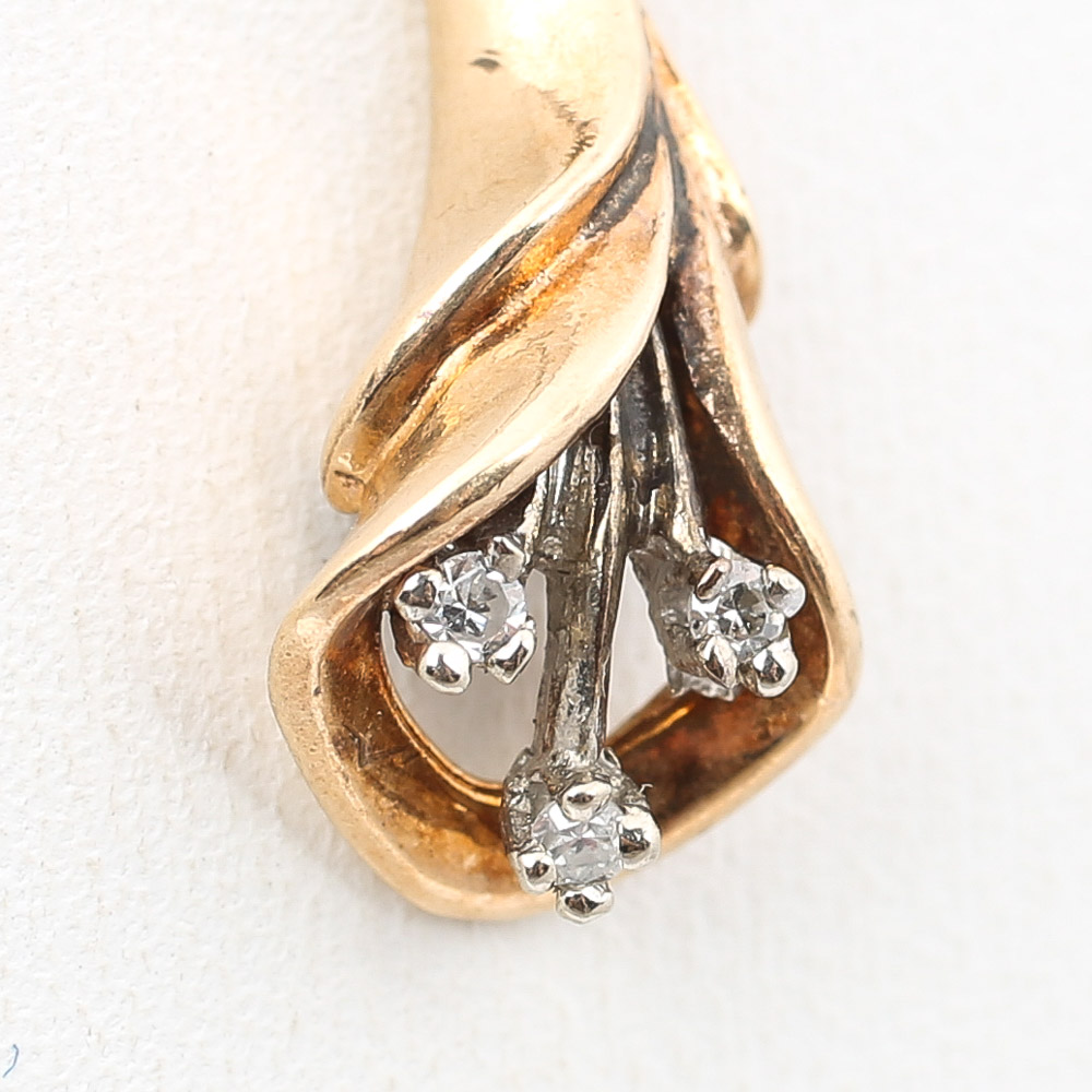 14K Yellow Gold Diamond Flower Pendant Necklace