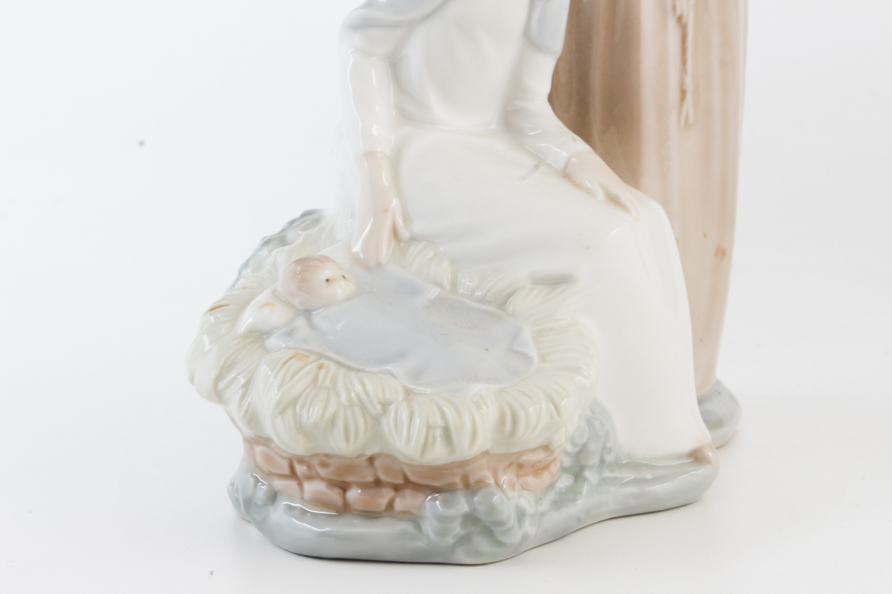 Lladro Nao Nativity Scene Figurine