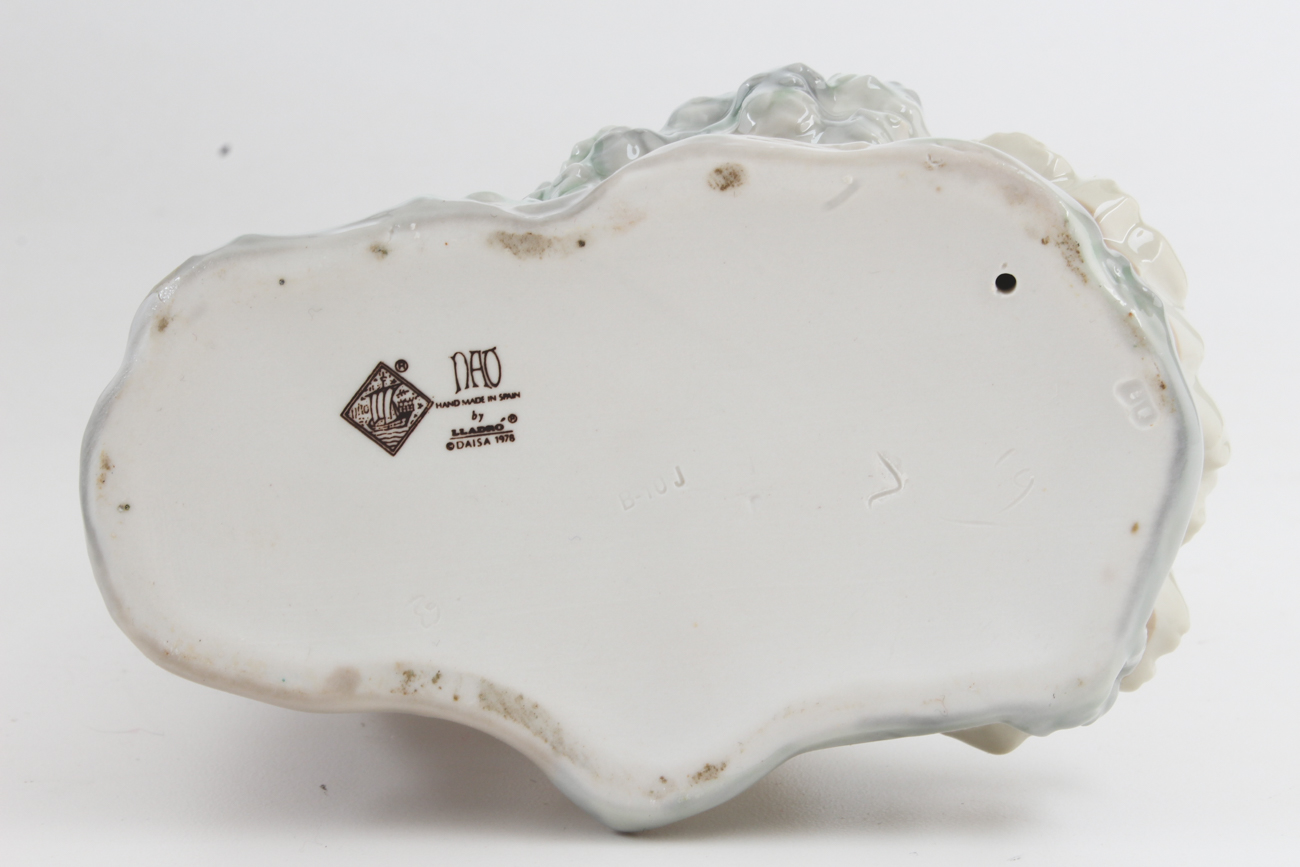 Lladro Nao Nativity Scene Figurine