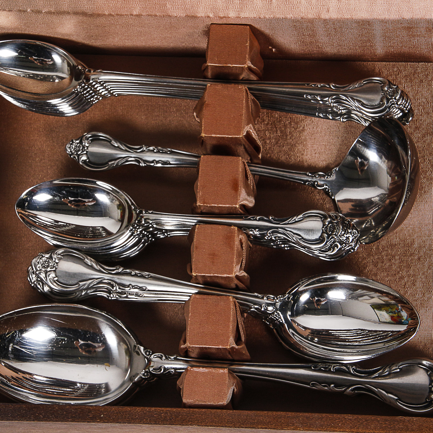Lyon "Queen's Fancy" Stainless Steel Flatware Set with Wm. Rogers Silver Plate