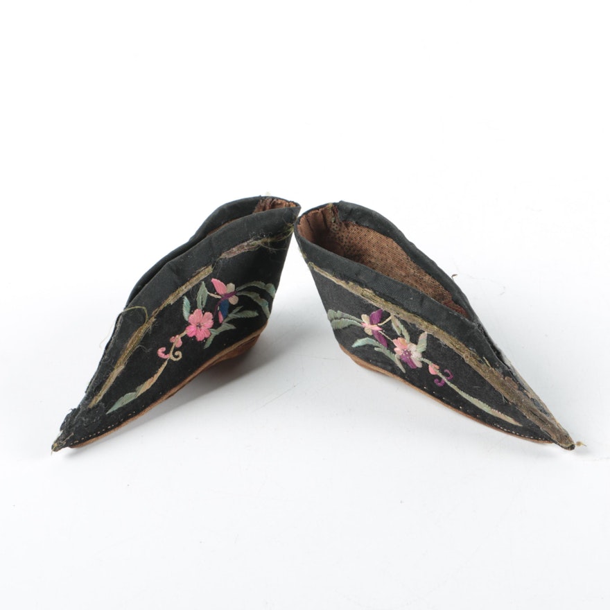 Chinese Qing Dynasty Embroidered Lotus Shoes