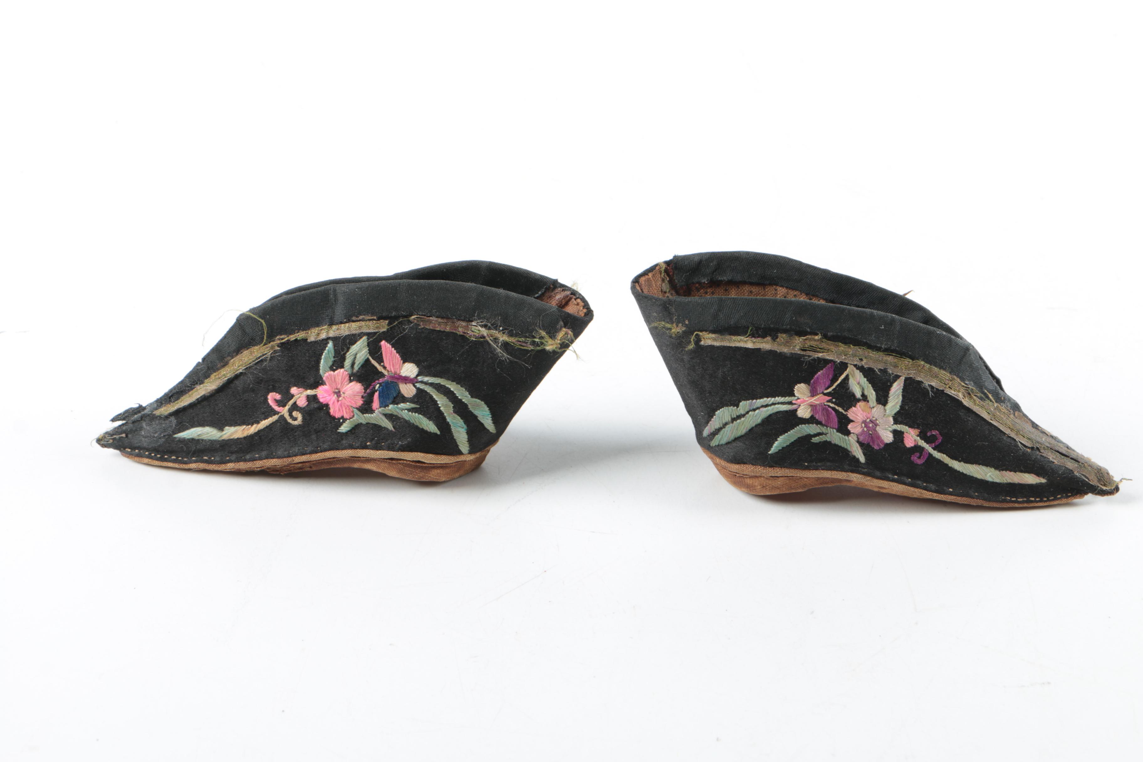 Chinese Qing Dynasty Embroidered Lotus Shoes