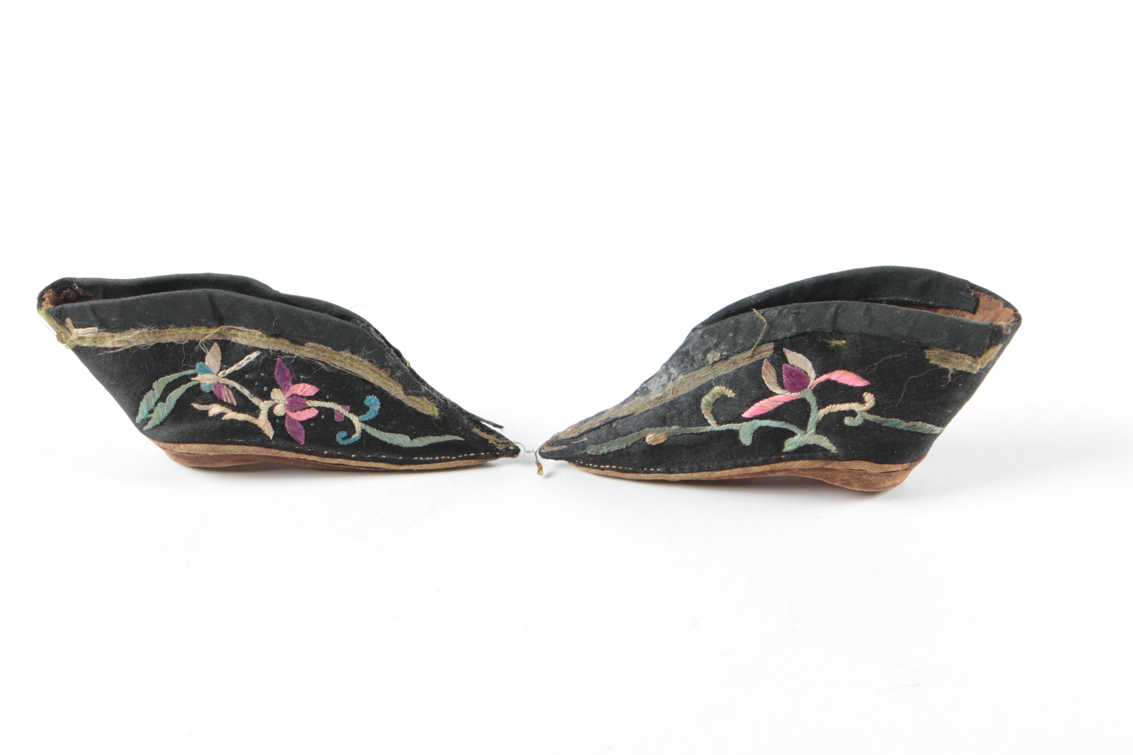 Chinese Qing Dynasty Embroidered Lotus Shoes