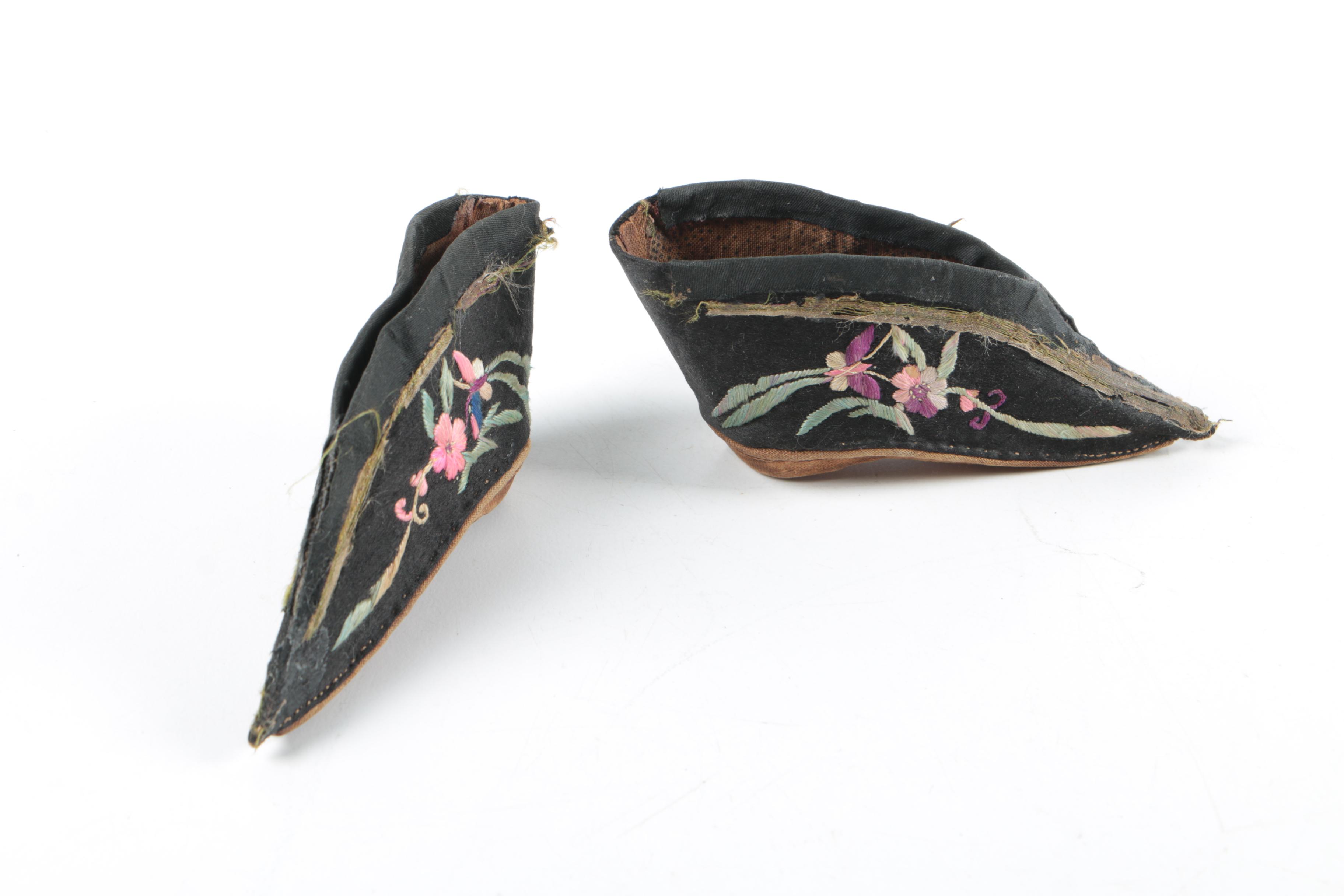 Chinese Qing Dynasty Embroidered Lotus Shoes