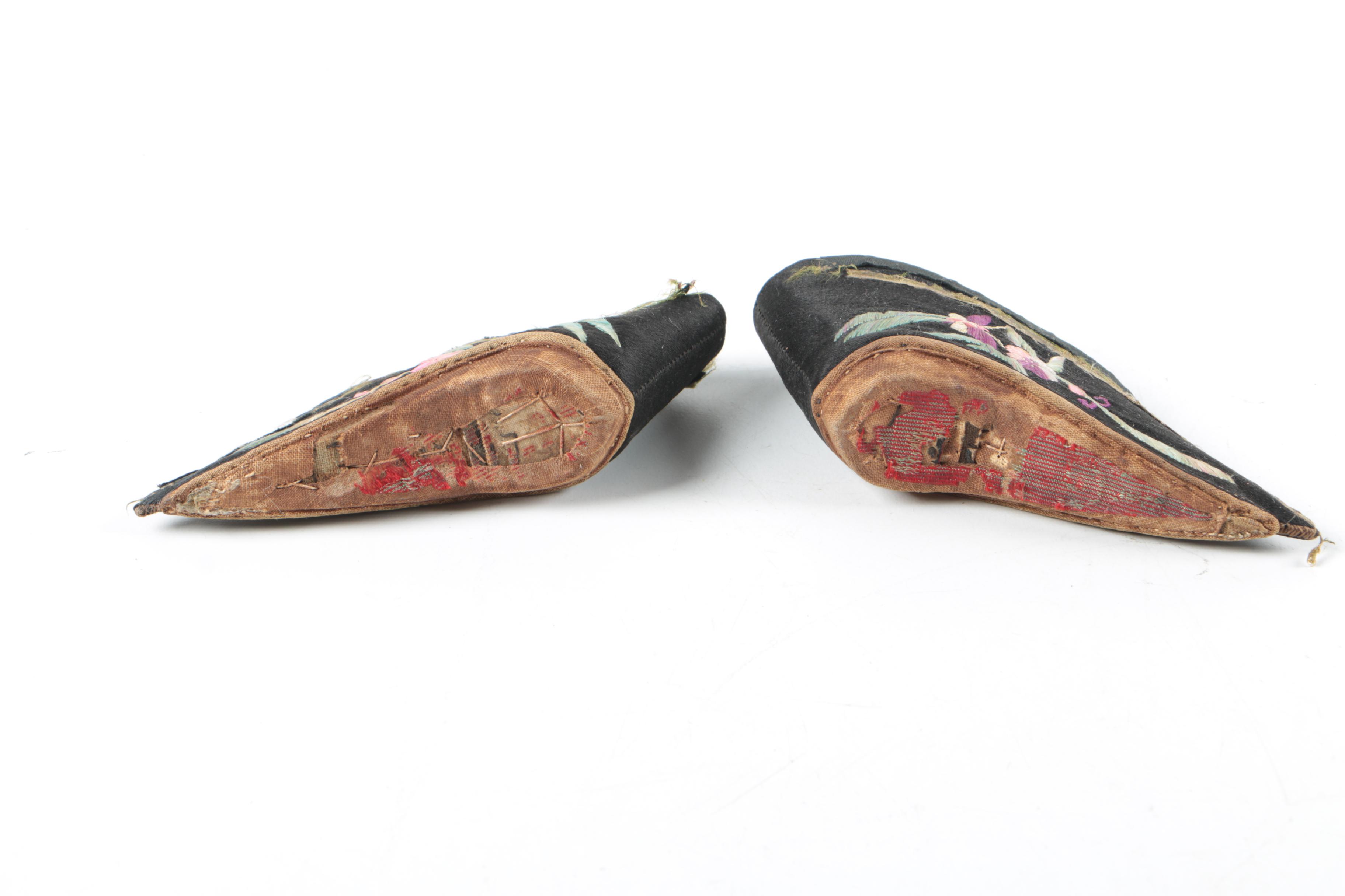 Chinese Qing Dynasty Embroidered Lotus Shoes