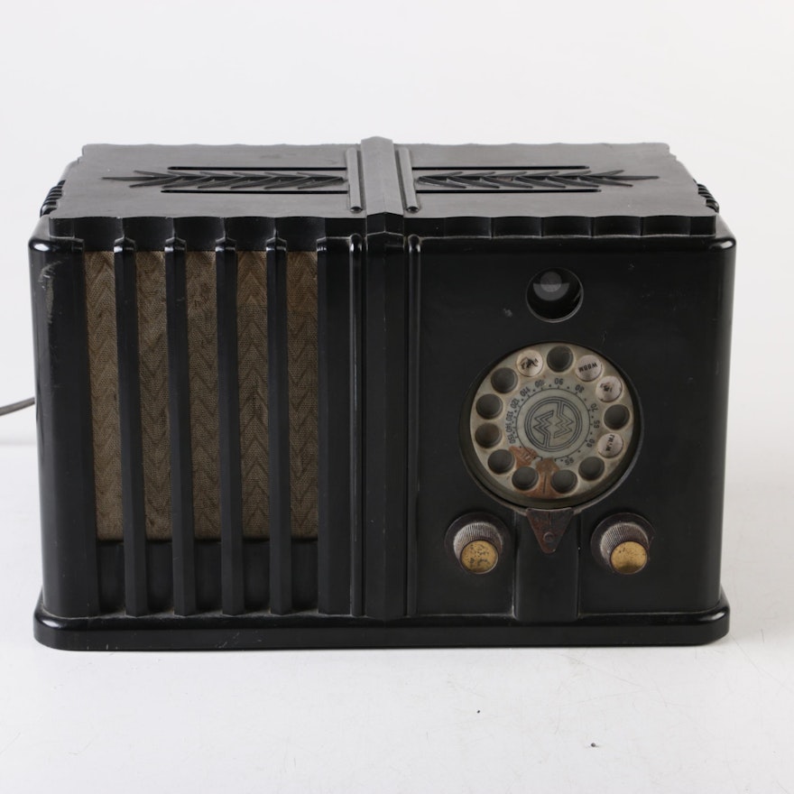 C. 1930s Montgomery Wards Airline Model 62-476 Tabletop Radio