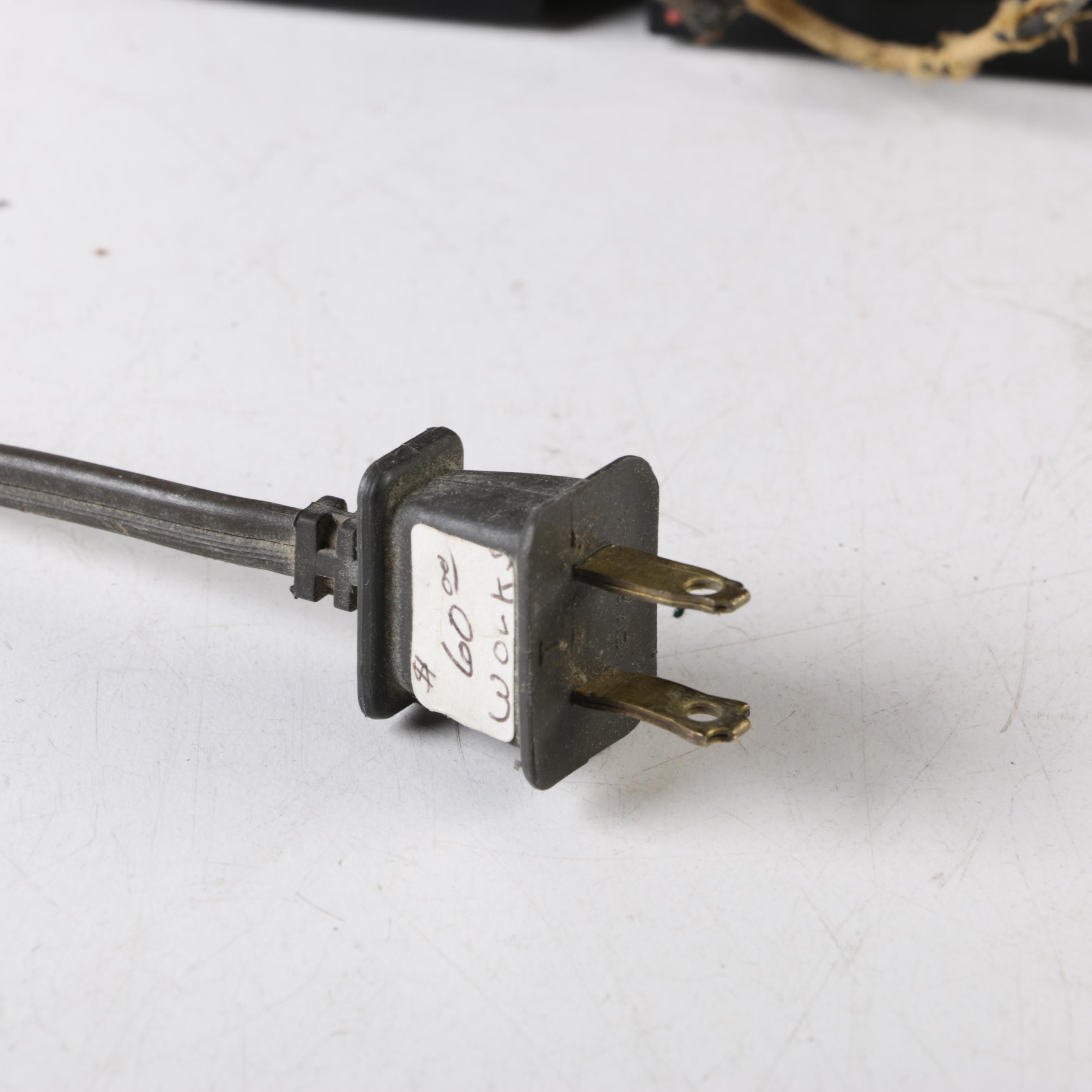 C. 1930s Montgomery Wards Airline Model 62-476 Tabletop Radio