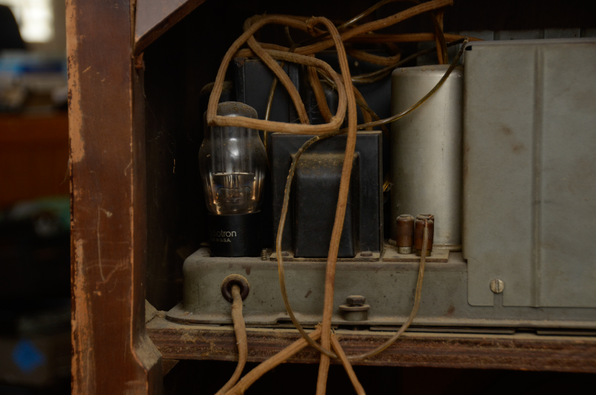 1930 Philco Model 95 Lowboy Console Radio