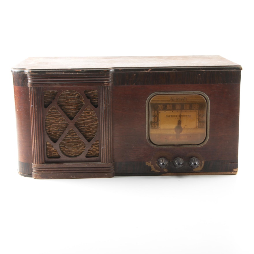 1940 Motorola Model 40-BW Tabletop Radio