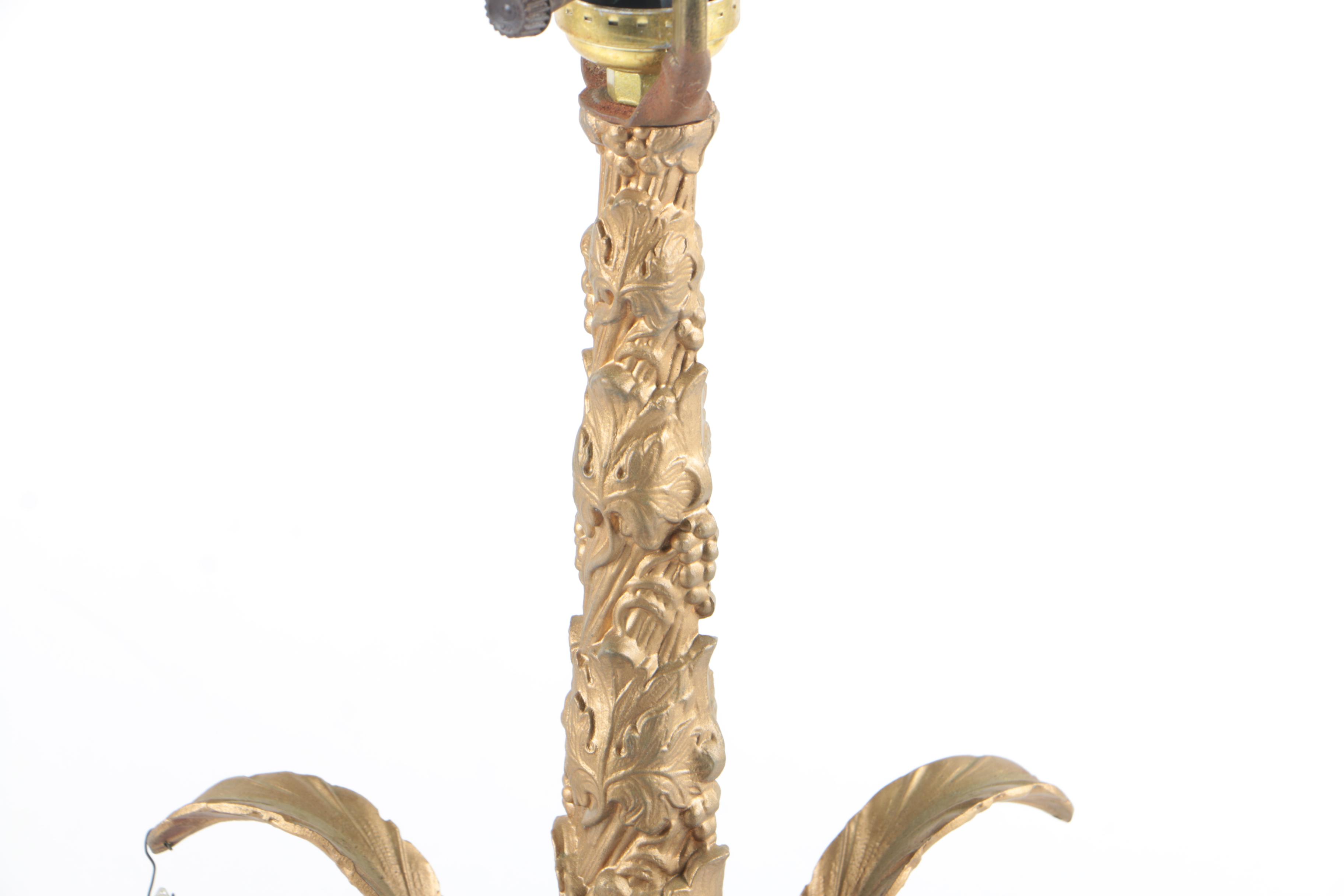 Hollywood Recency Style Table Lamp With Prisms