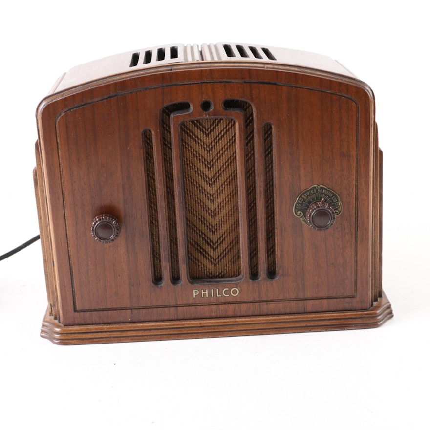 1930s Philco Compact Mantel Radio