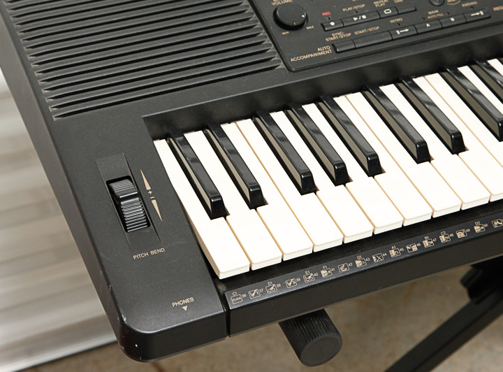 Yamaha PSR-520 Keyboard with Stand and Music Cartridge