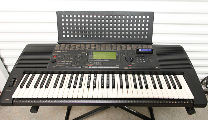 Yamaha PSR-520 Keyboard with Stand and Music Cartridge