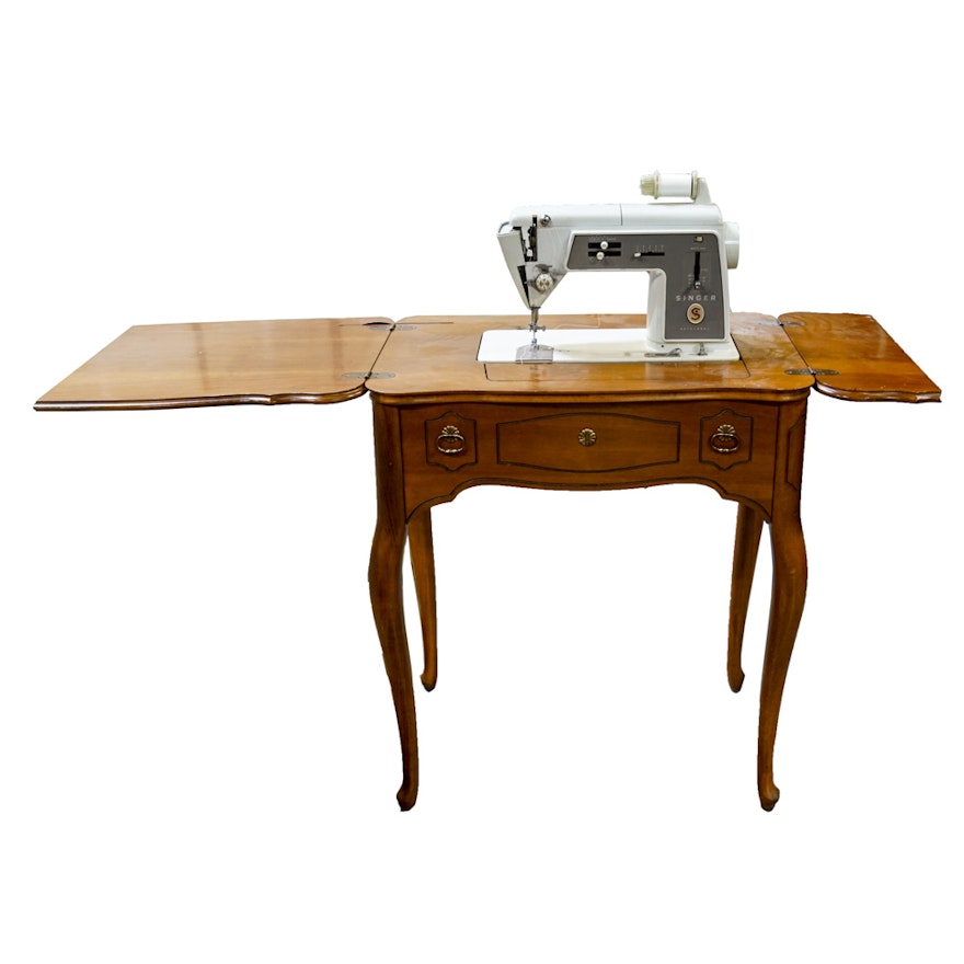 Vintage Singer Model 600 Sewing Machine with Oak Table