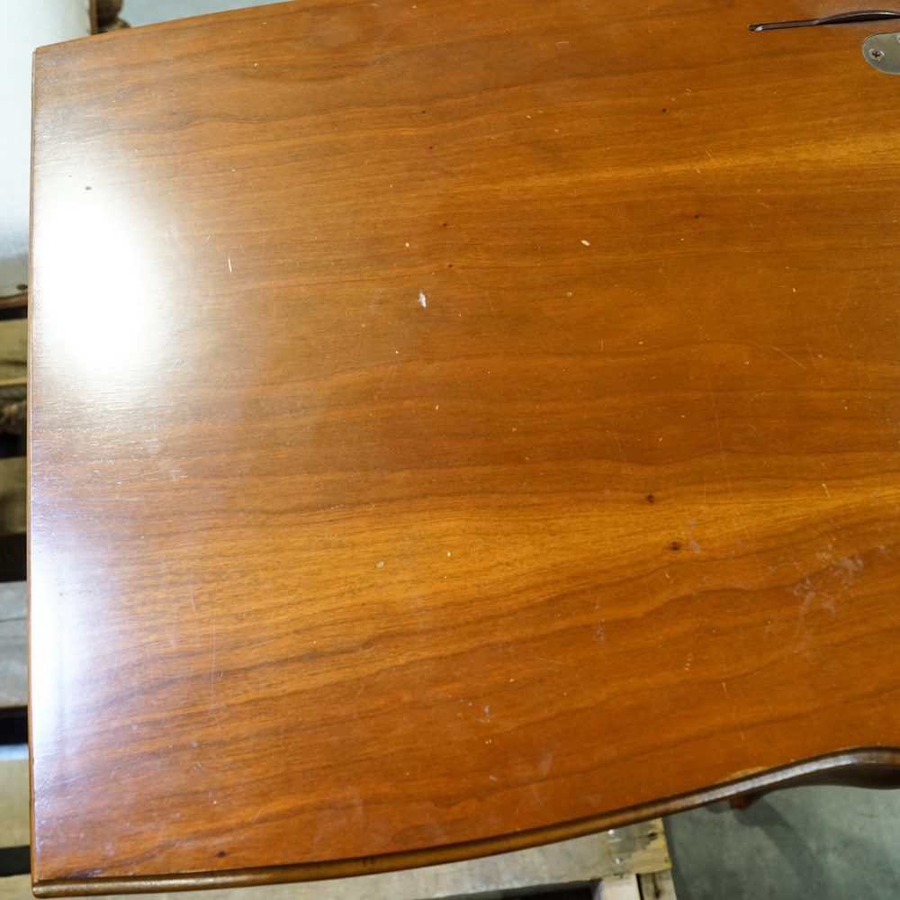 Vintage Singer Model 600 Sewing Machine with Oak Table