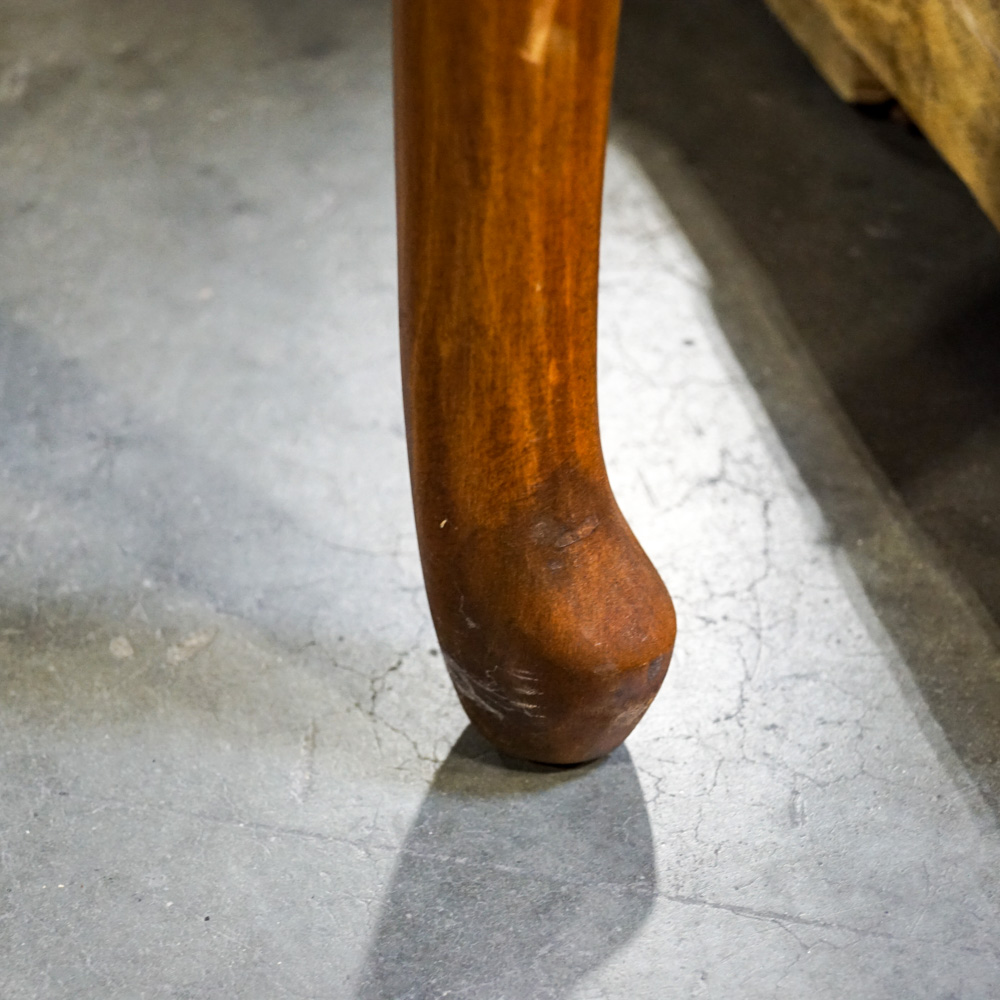 Vintage Singer Model 600 Sewing Machine with Oak Table