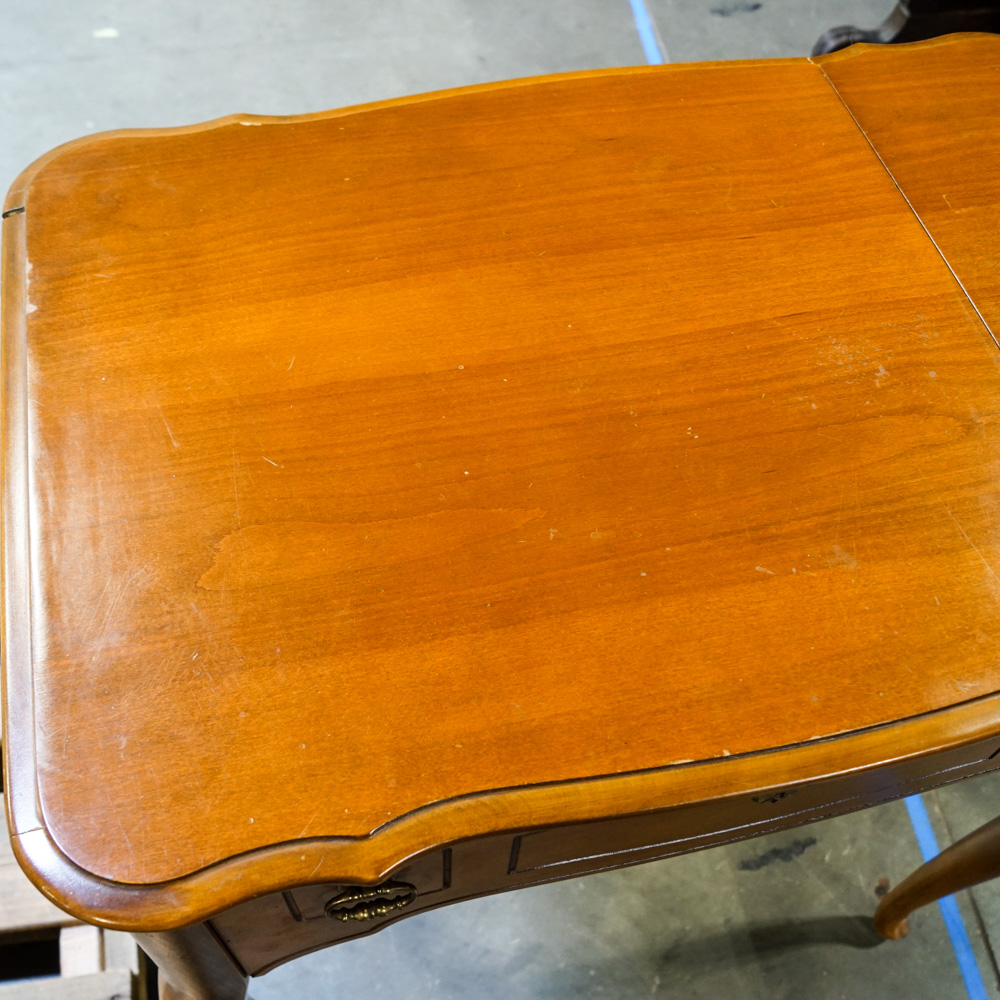 Vintage Singer Model 600 Sewing Machine with Oak Table