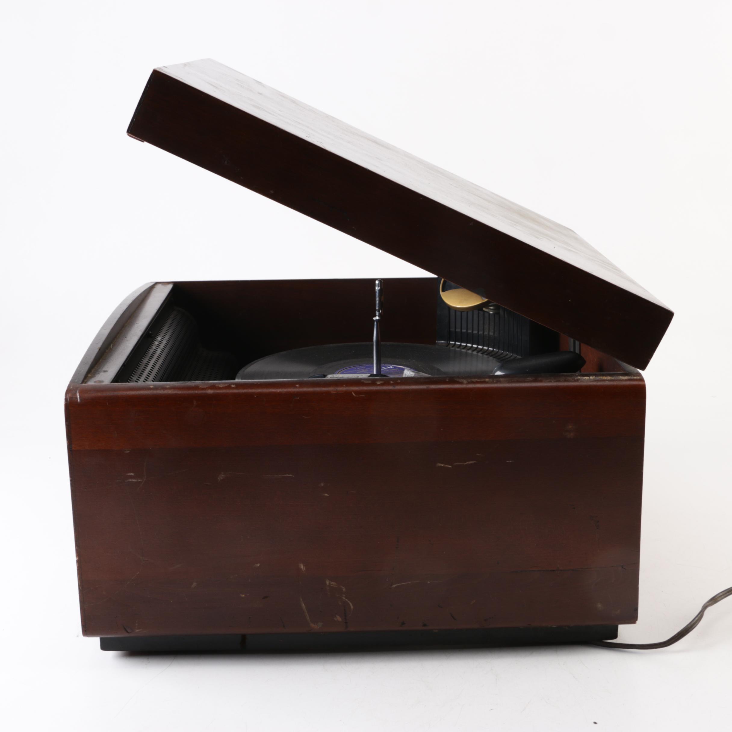 Mid-1940s Zenith Model 5R086 Tabletop Radio and Record Player