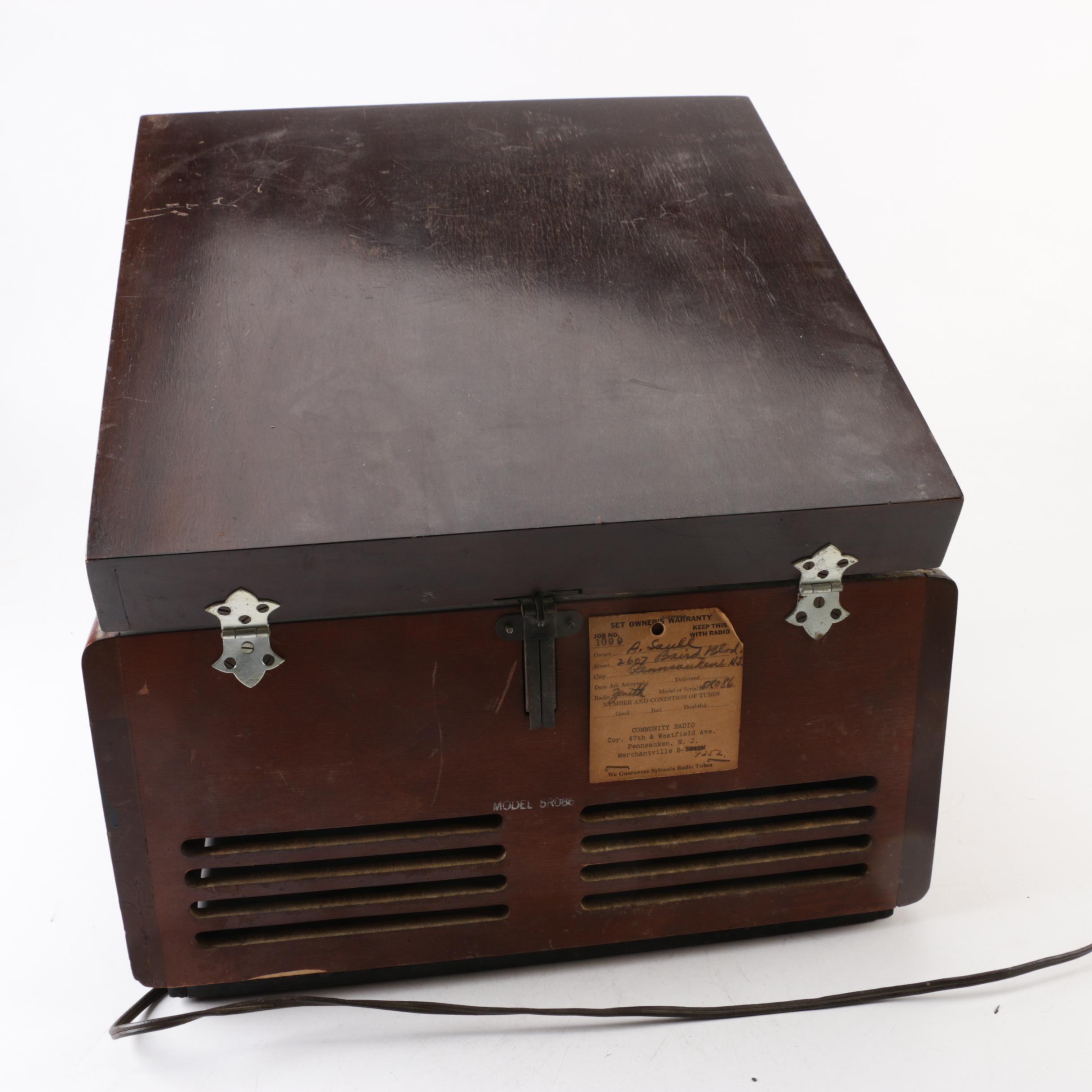 Mid-1940s Zenith Model 5R086 Tabletop Radio and Record Player