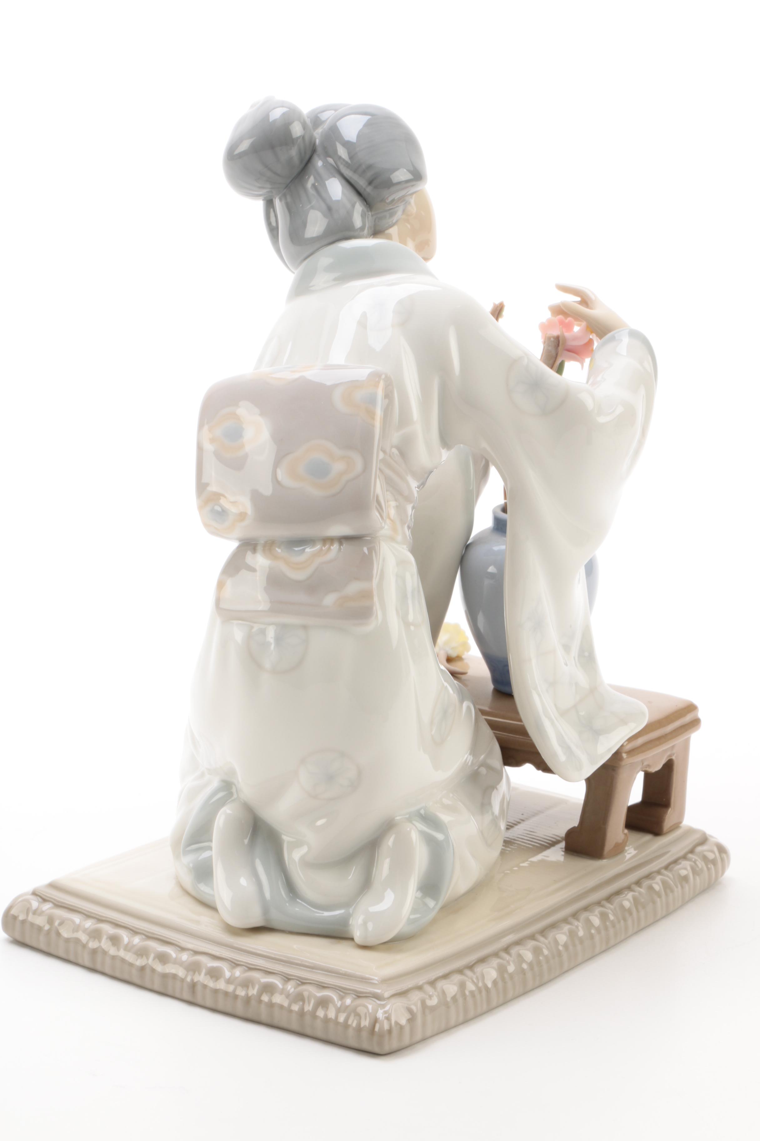 Retired Lladró "Japanese Girl Decorating" Porcelain Figurine