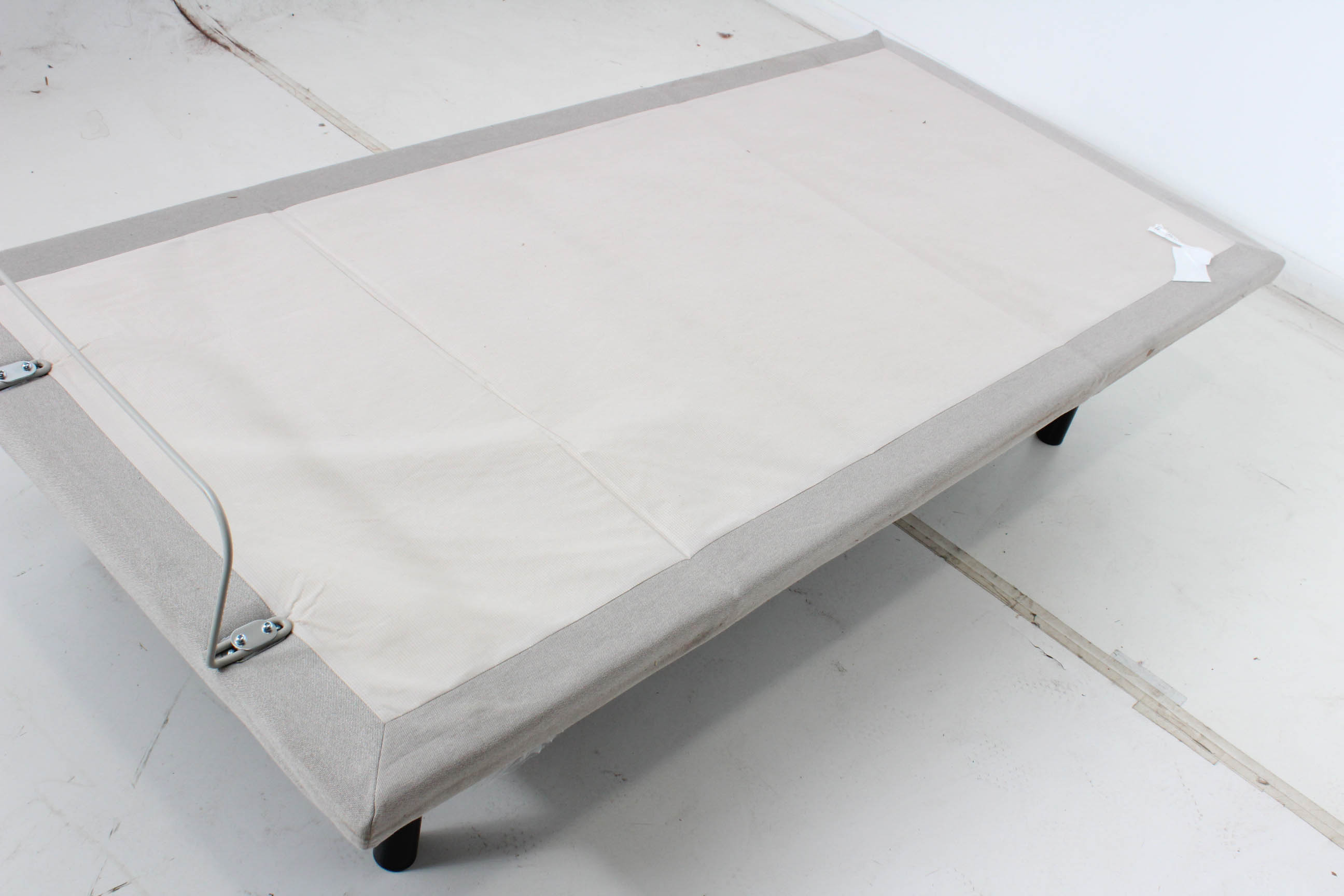 Ruoey Lung Bed Frame