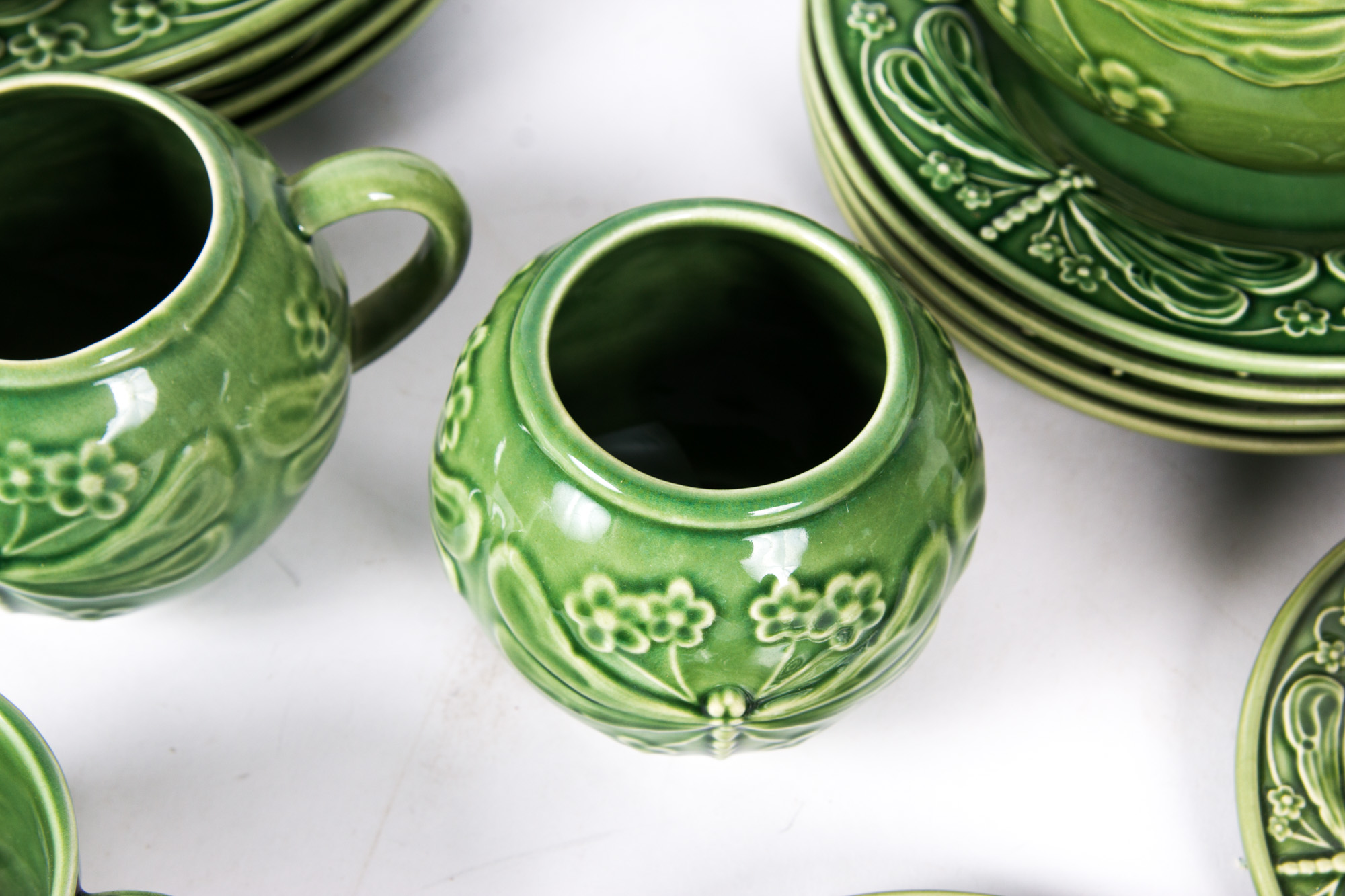 Portuguese Bordallo Pinheiro "Dragonfly" Tableware