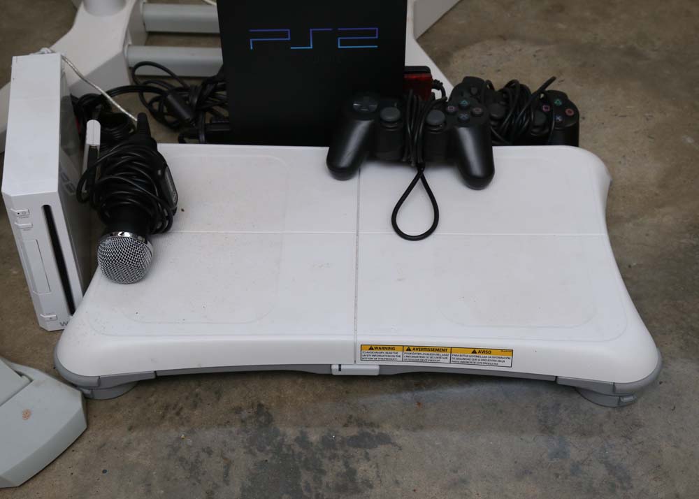 Nintendo Wii, Playstation 2, and Accessories
