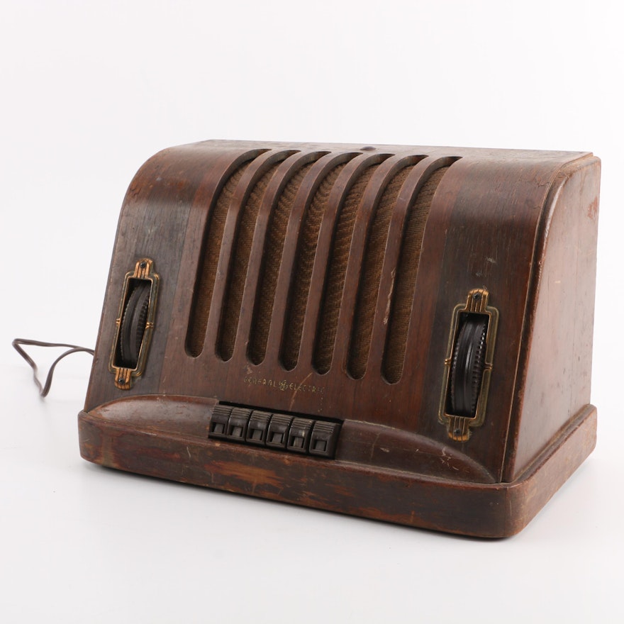 Vintage Art Deco Style Radio by GE