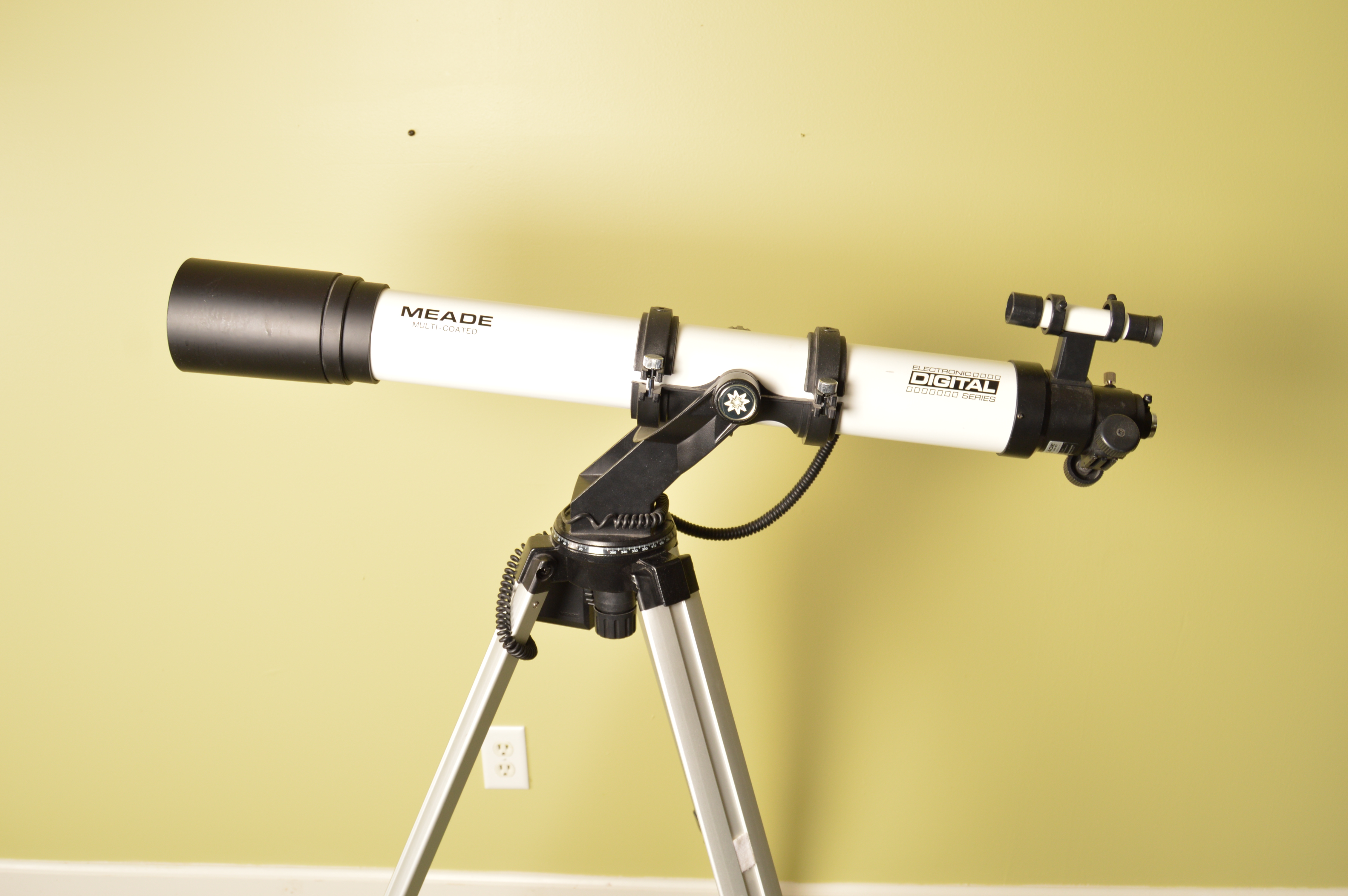 Meade Electronic Digital Multi-Coated Telescope