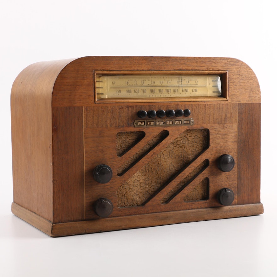 1940 Philco Model 40-135 Radio