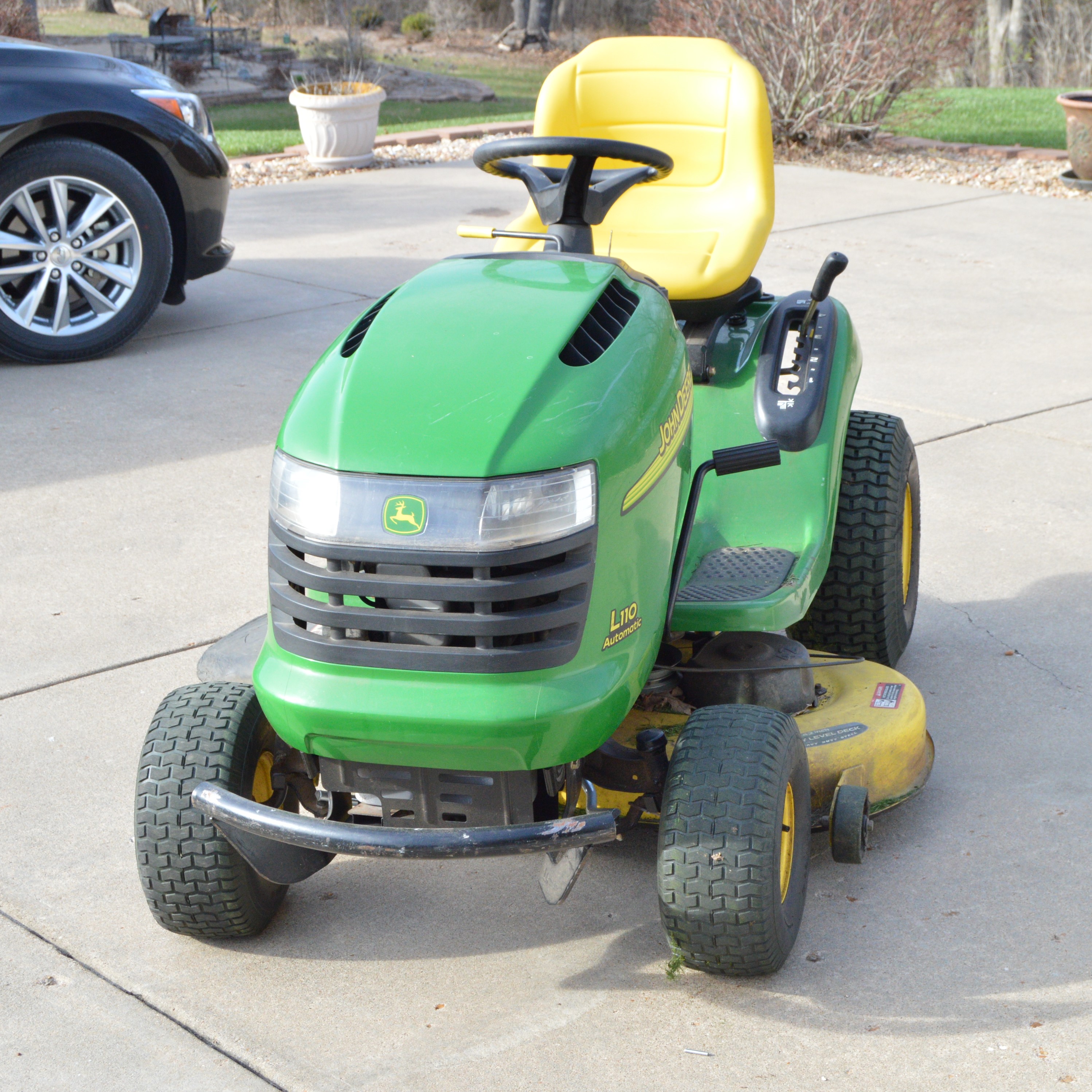 John Deere L110 Automatic Lawn Tractor