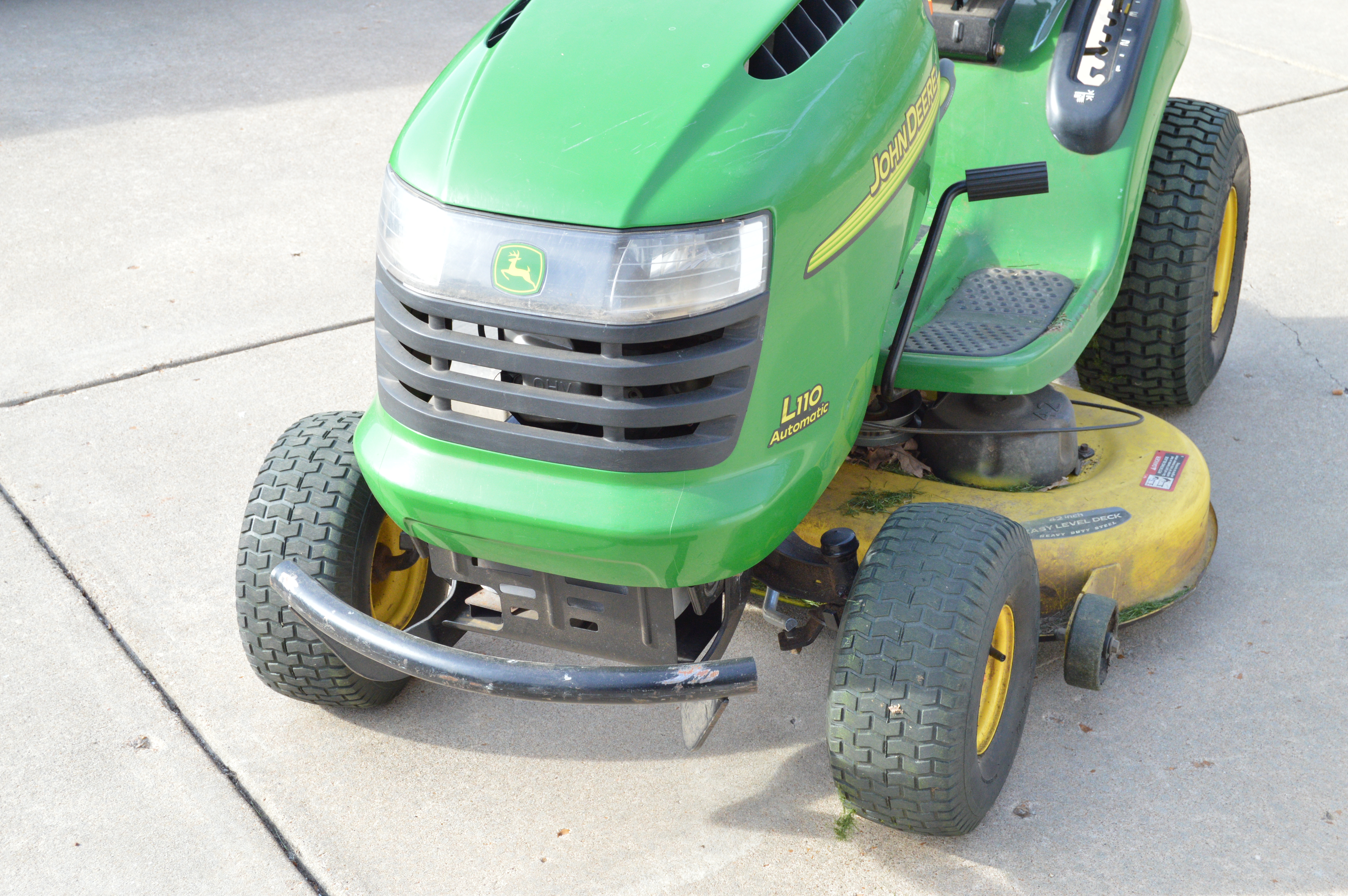 John Deere L110 Automatic Lawn Tractor