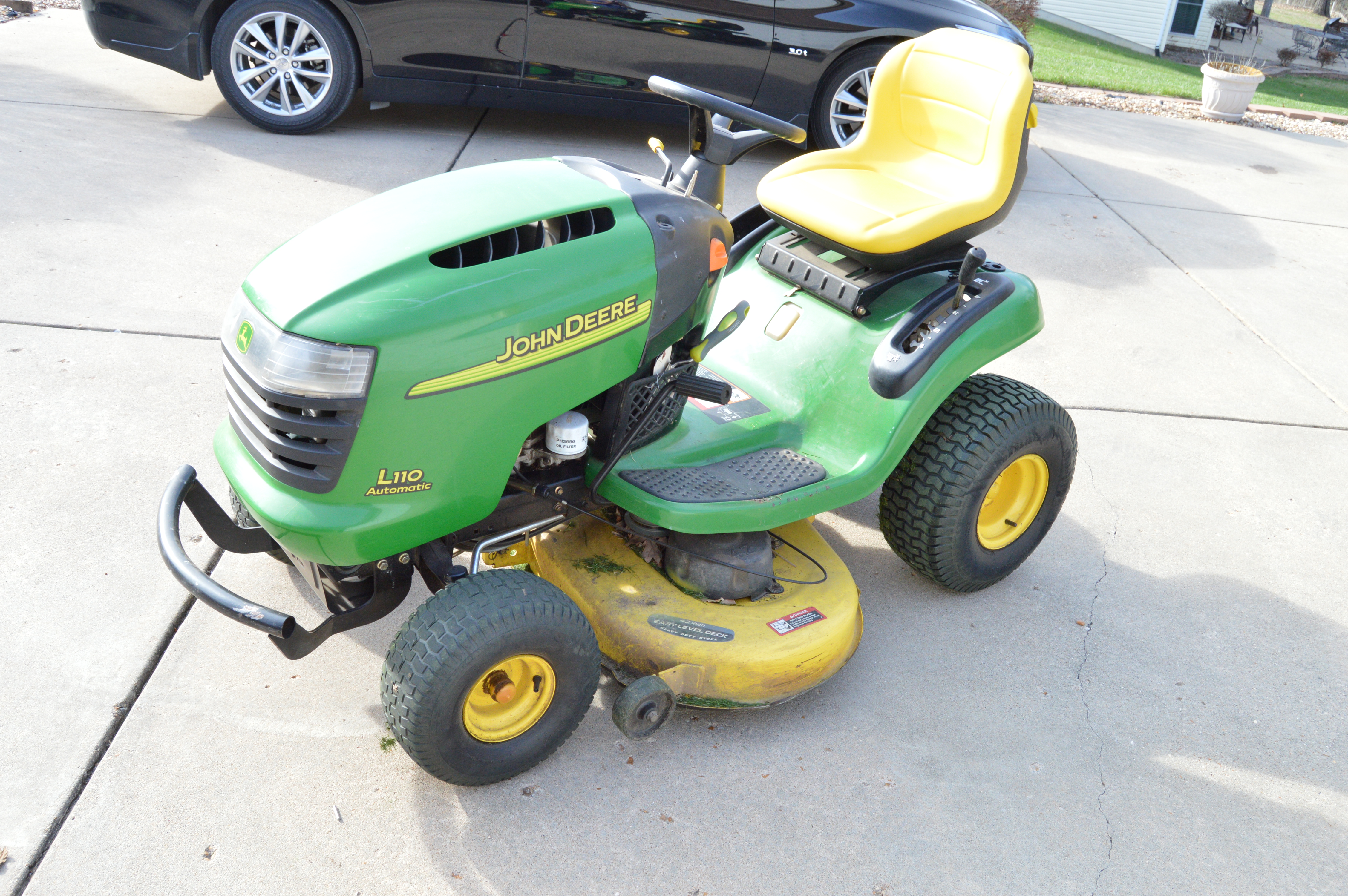 John Deere L110 Automatic Lawn Tractor