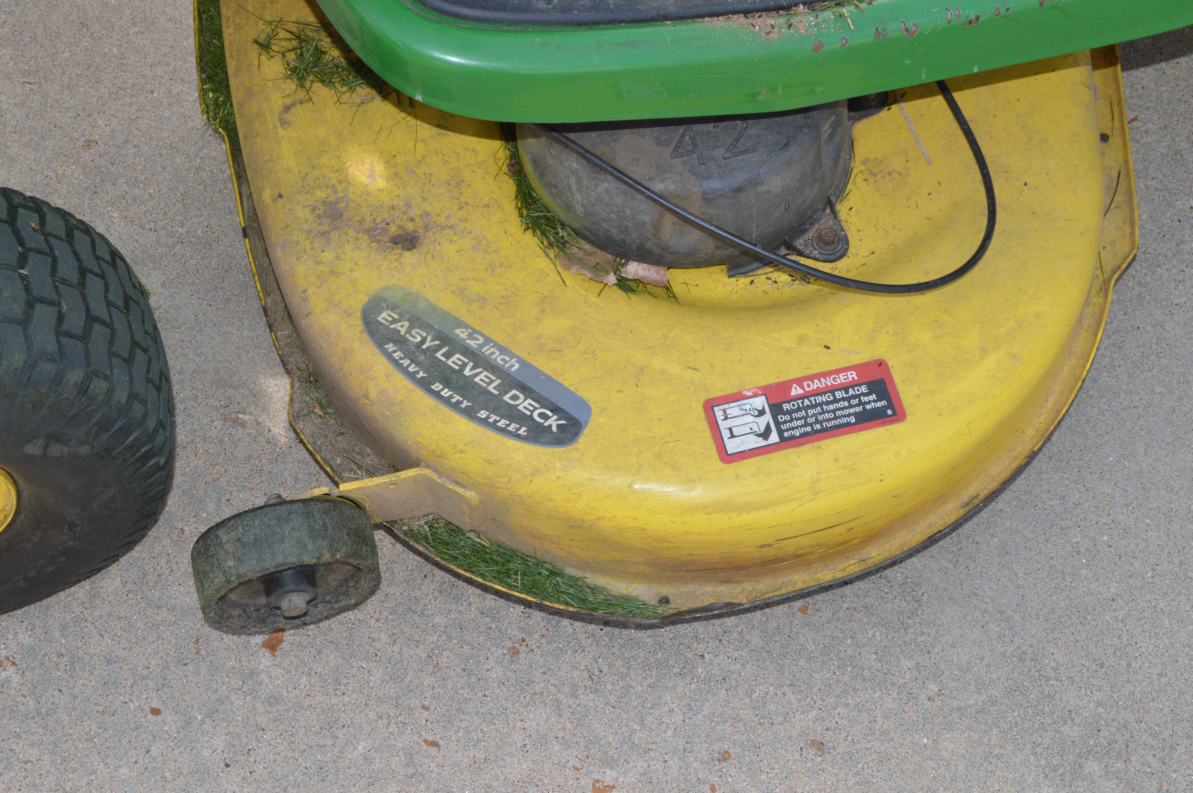 John Deere L110 Automatic Lawn Tractor