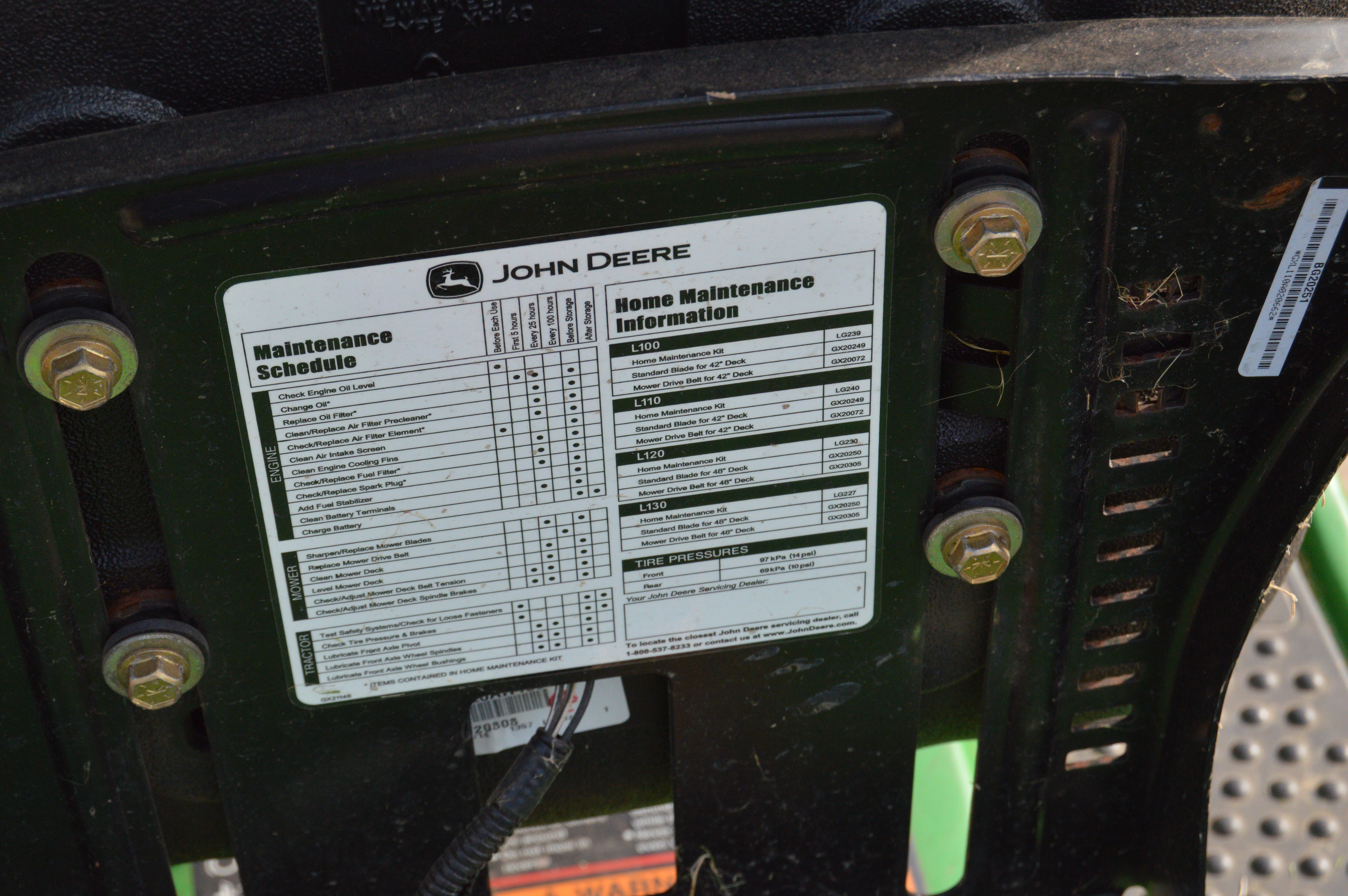 John Deere L110 Automatic Lawn Tractor