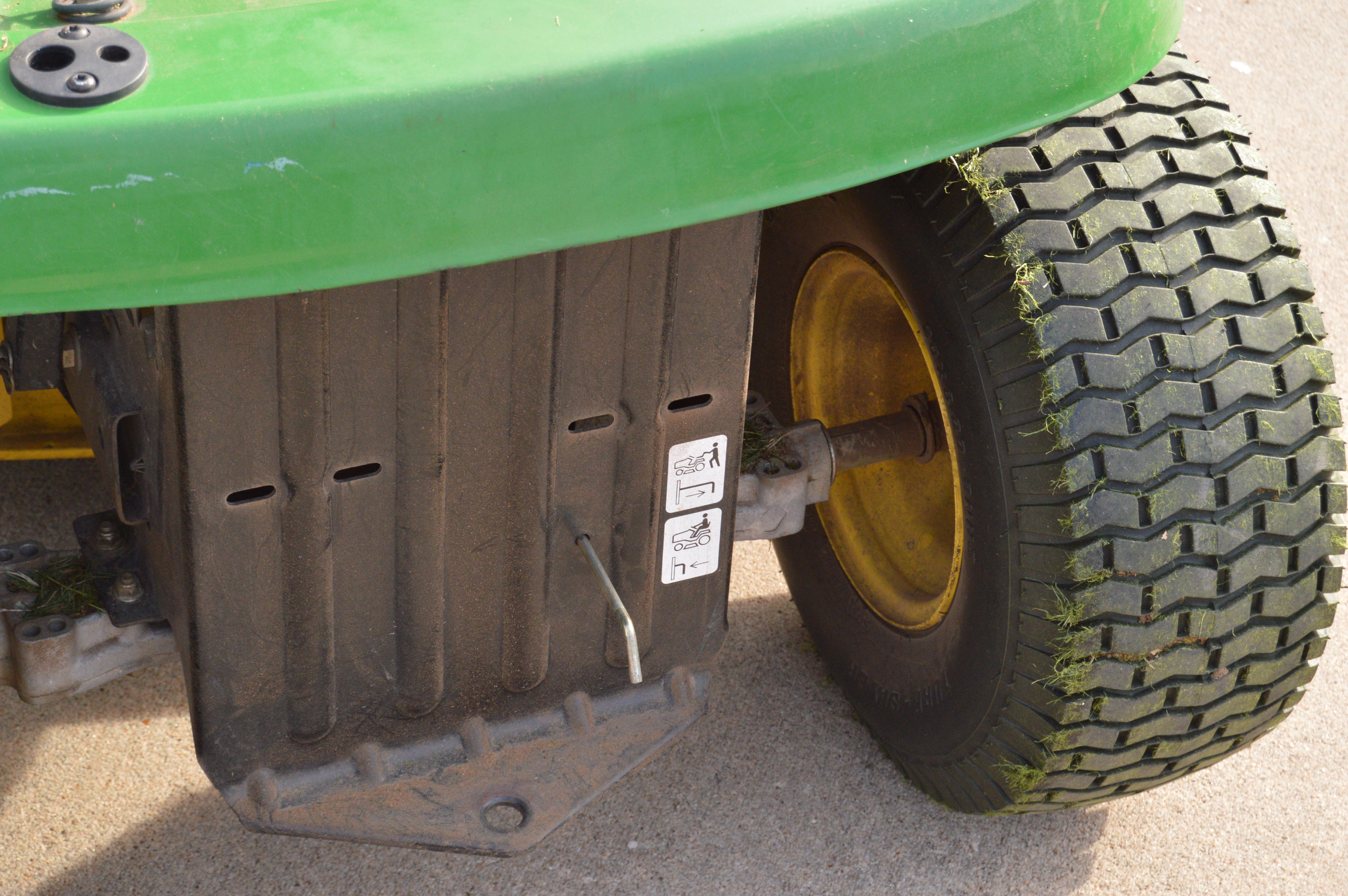 John Deere L110 Automatic Lawn Tractor