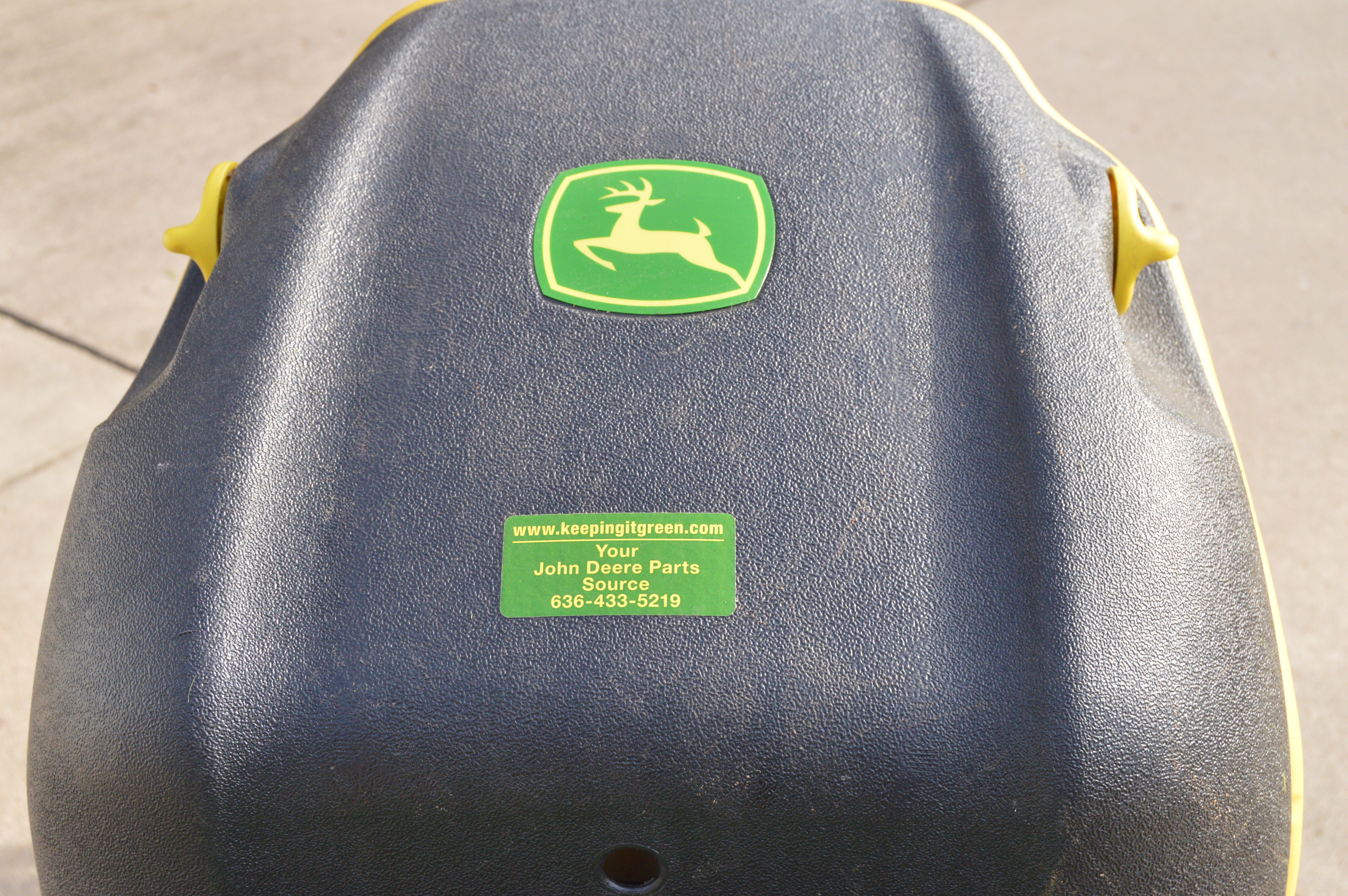 John Deere L110 Automatic Lawn Tractor