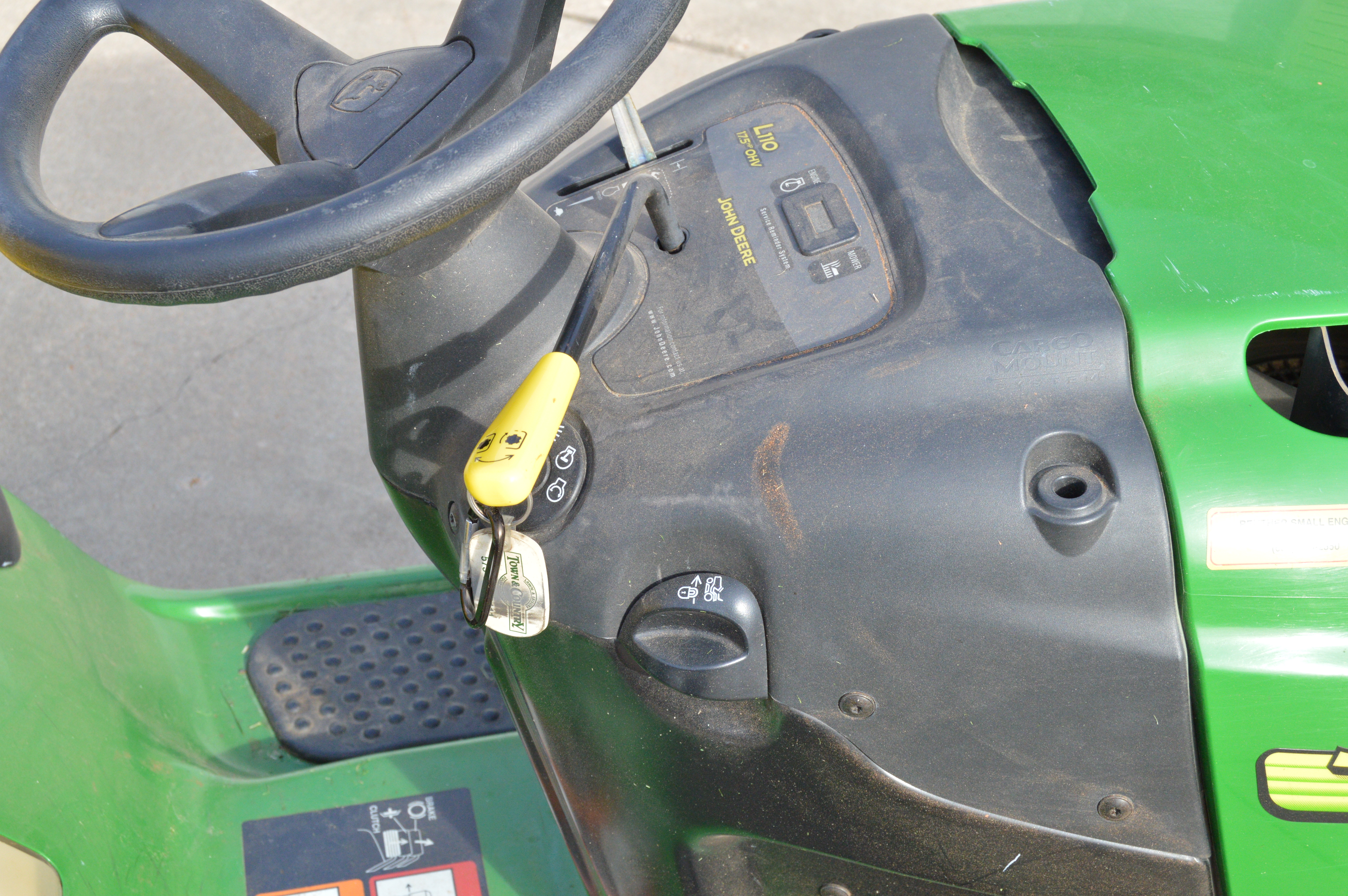 John Deere L110 Automatic Lawn Tractor