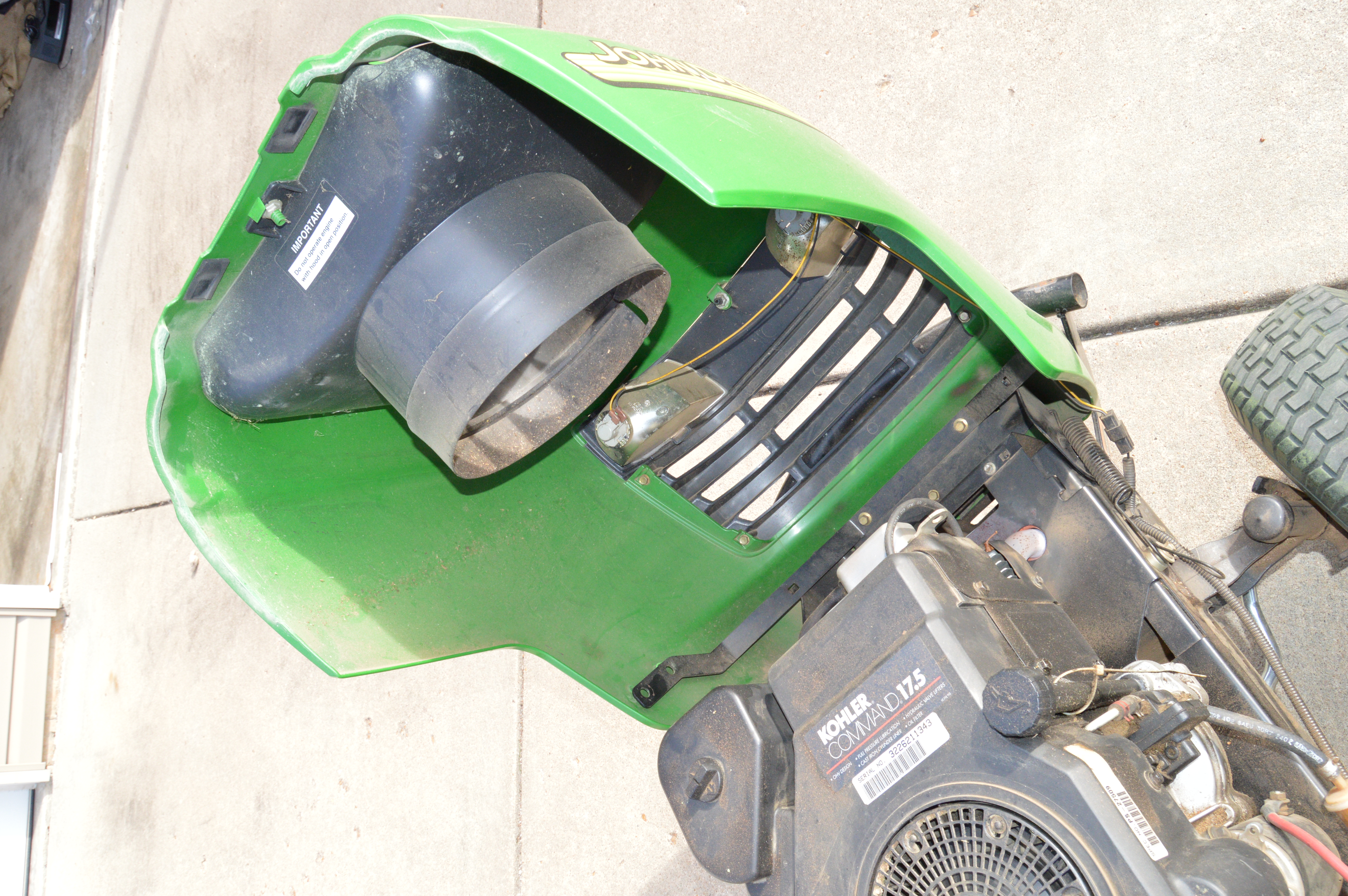 John Deere L110 Automatic Lawn Tractor